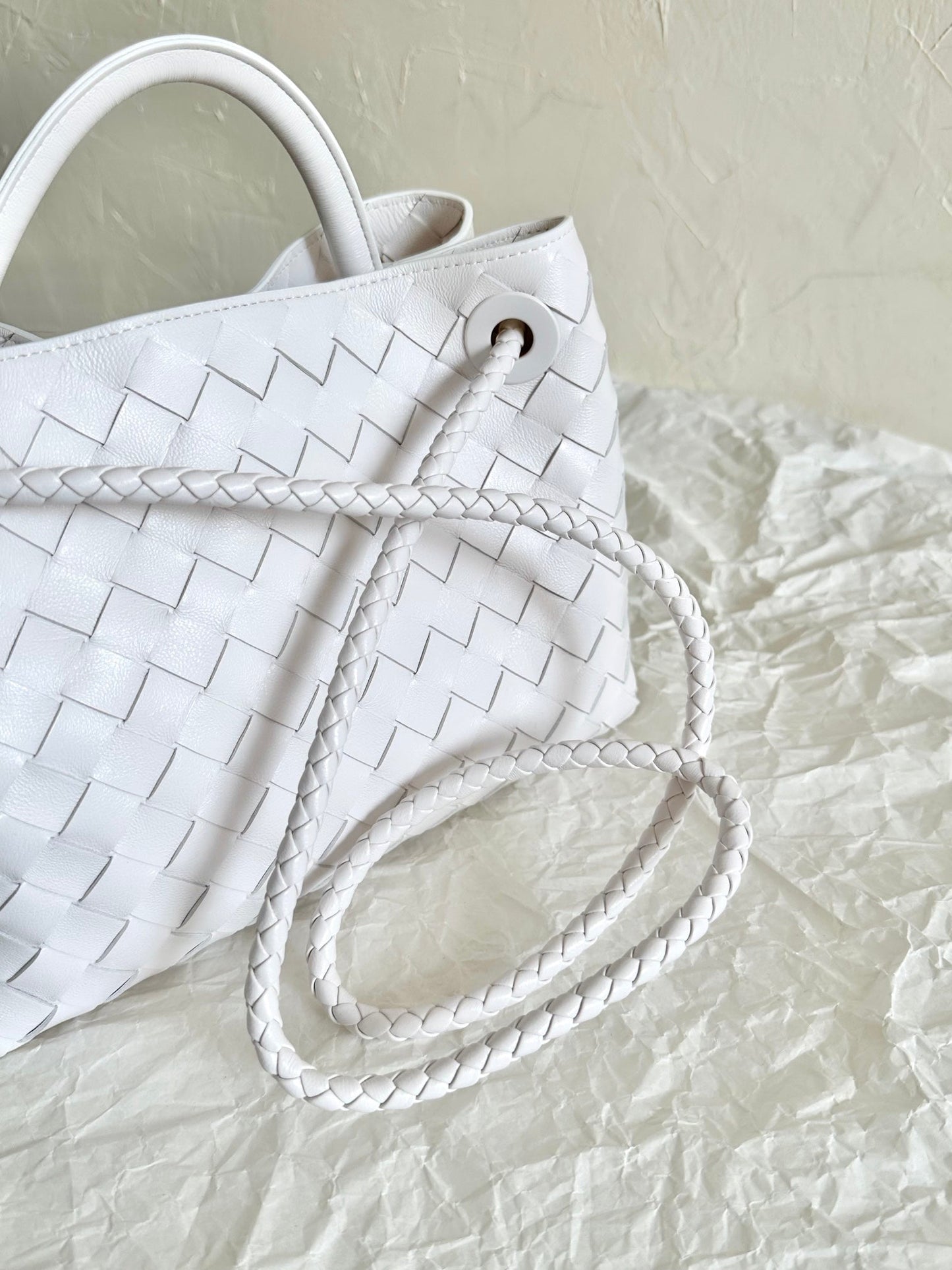 Bottega Veneta BV SMALL ANDIAMO 25CM WHITE LAMBSKIN
