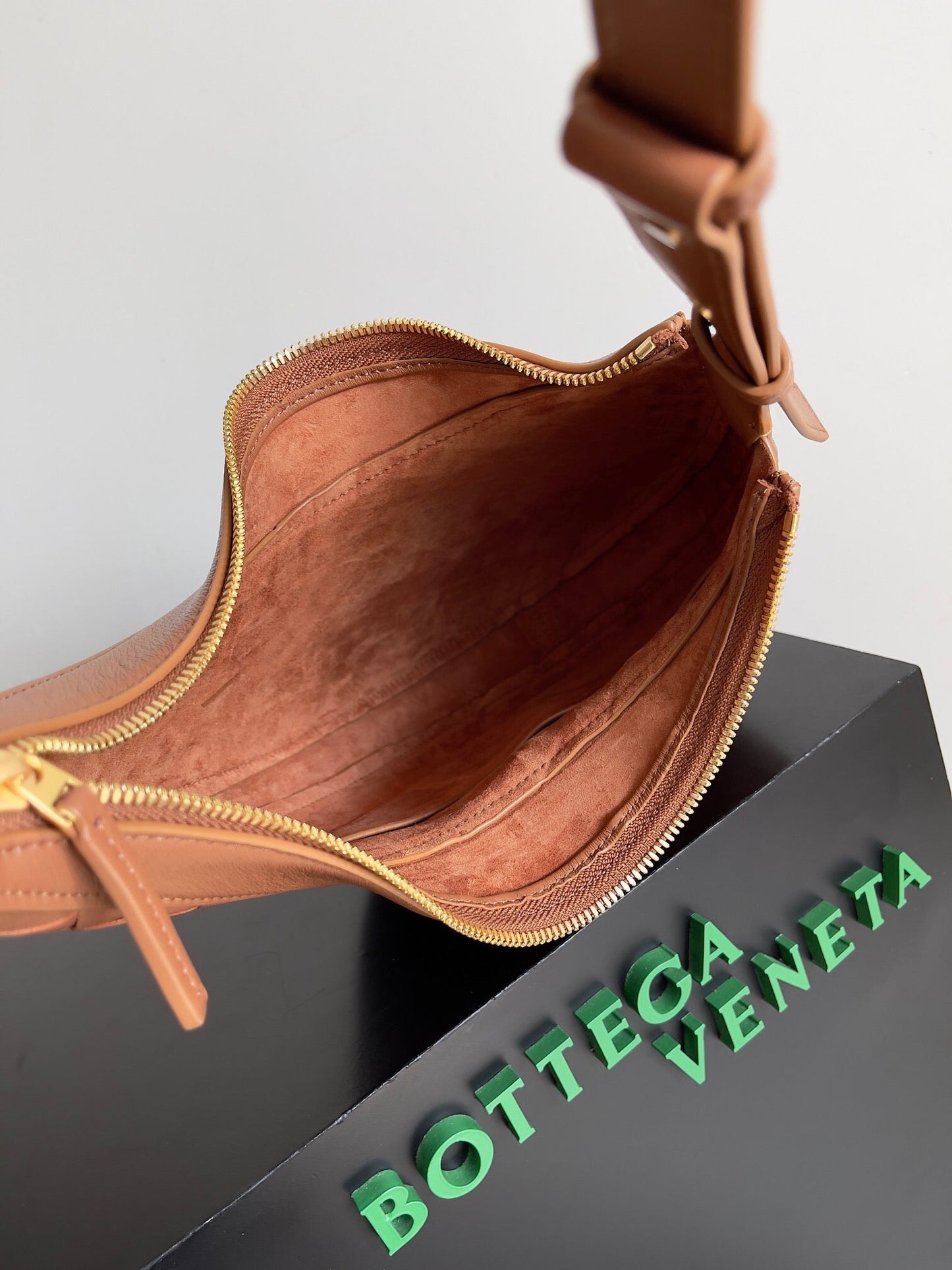 Bottega Veneta BV SMALL DROP 32CM BROWN LAMBSKIN