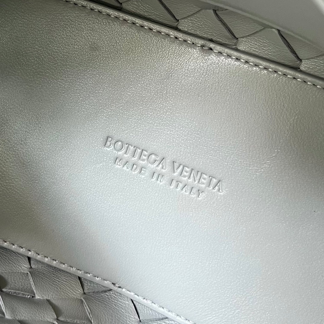 Bottega Veneta BV SMALL ANDIAMO 25CM GREY LAMBSKIN