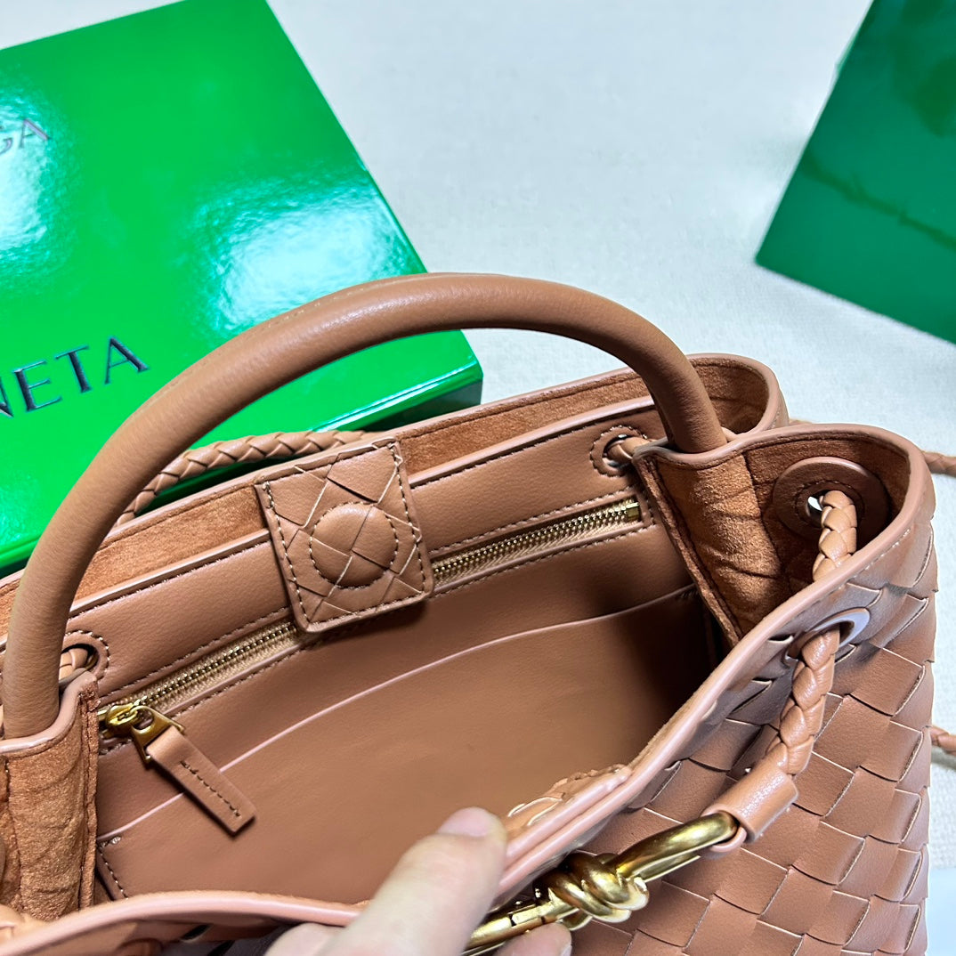 Bottega Veneta BV SMALL ANDIAMO 25CM GOLD LAMBSKIN