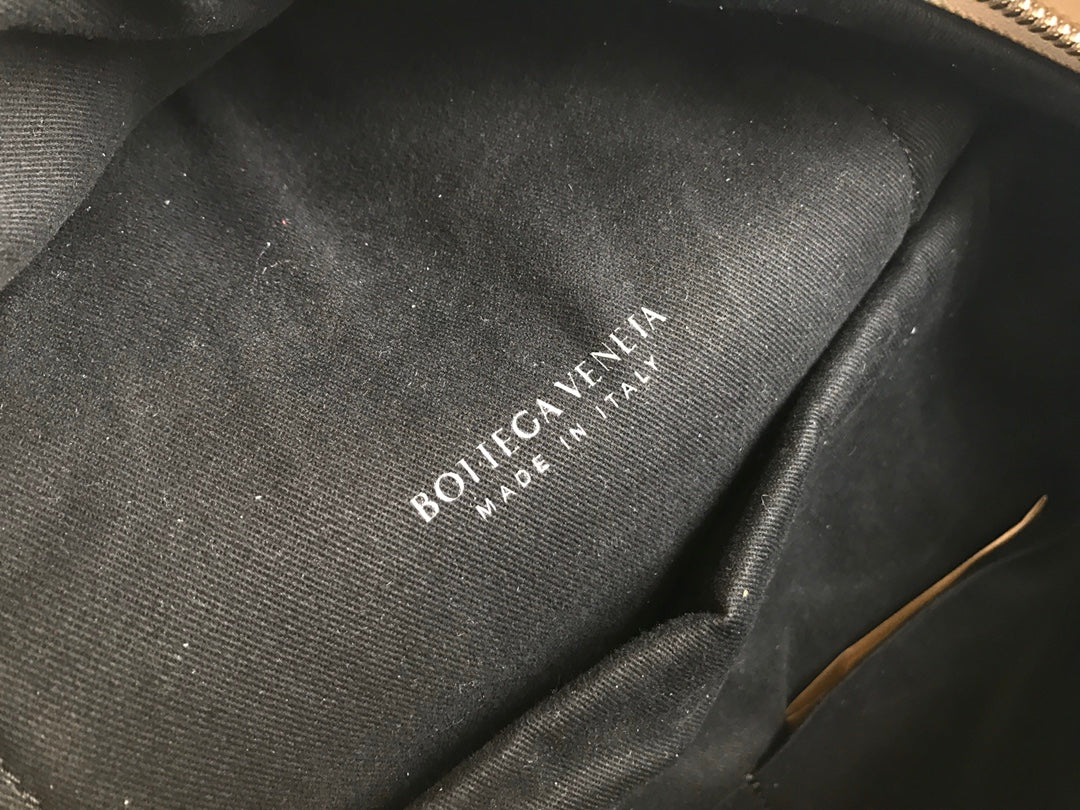 Bottega Veneta SMALL INTRECCIATO 41 BACKPACK IN BEIGE CALFSKIN