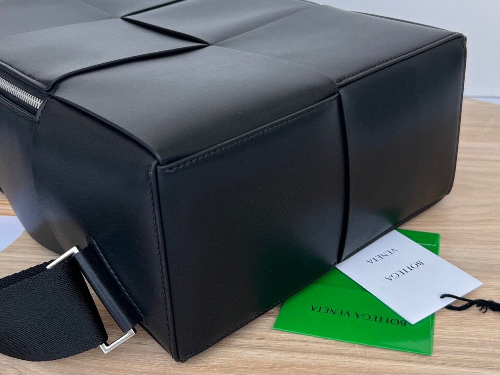 Bottega Veneta WOVEN BACKPACK 34 IN BLACK LAMBSKIN