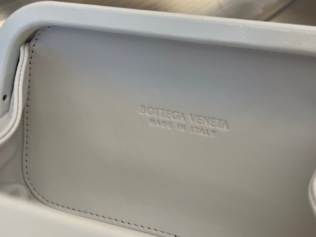 Bottega Veneta KNOT 20 IN WHITE LAMBSKIN WITH CHAIN