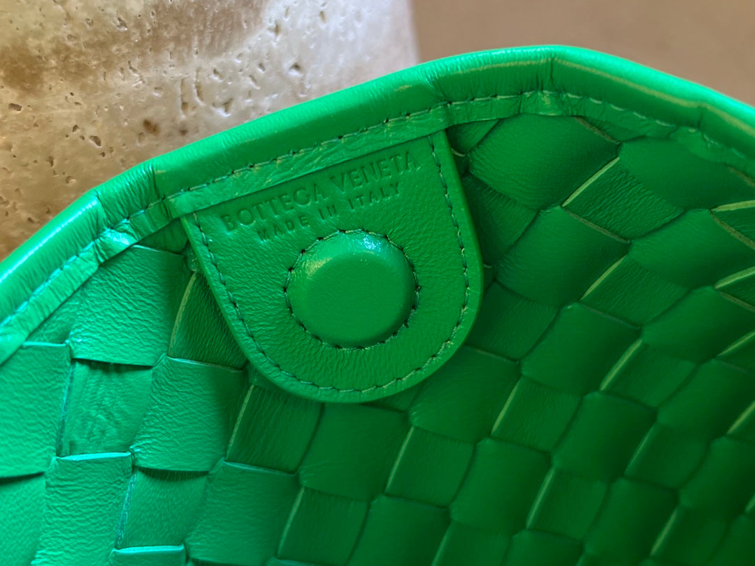 Bottega Veneta SARDINE 33 WITH CHAIN IN SHAMROCK GREEN LAMBSKIN