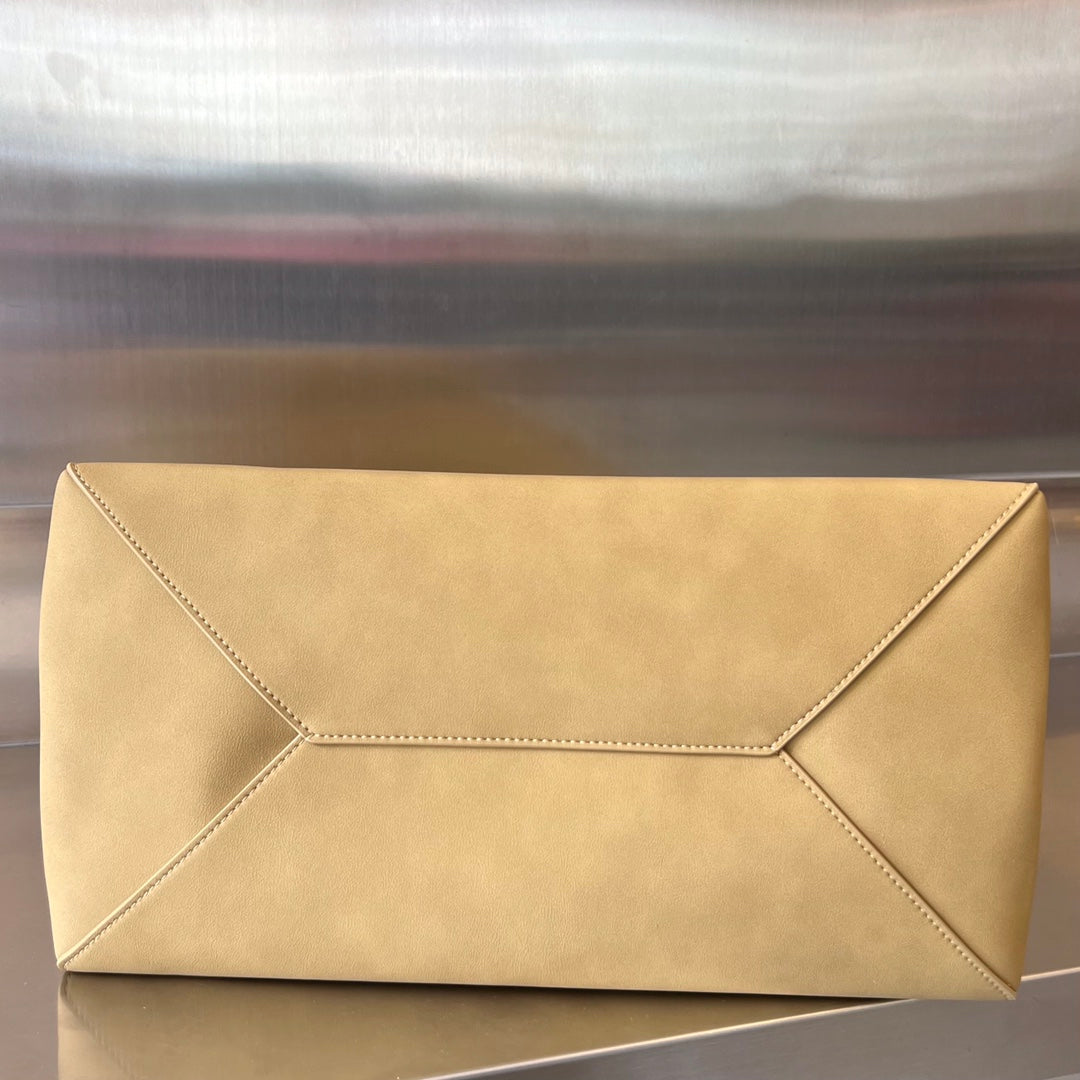 Bottega Veneta MEDIUM 32 BROWN BAG KRAFT CALFSKIN