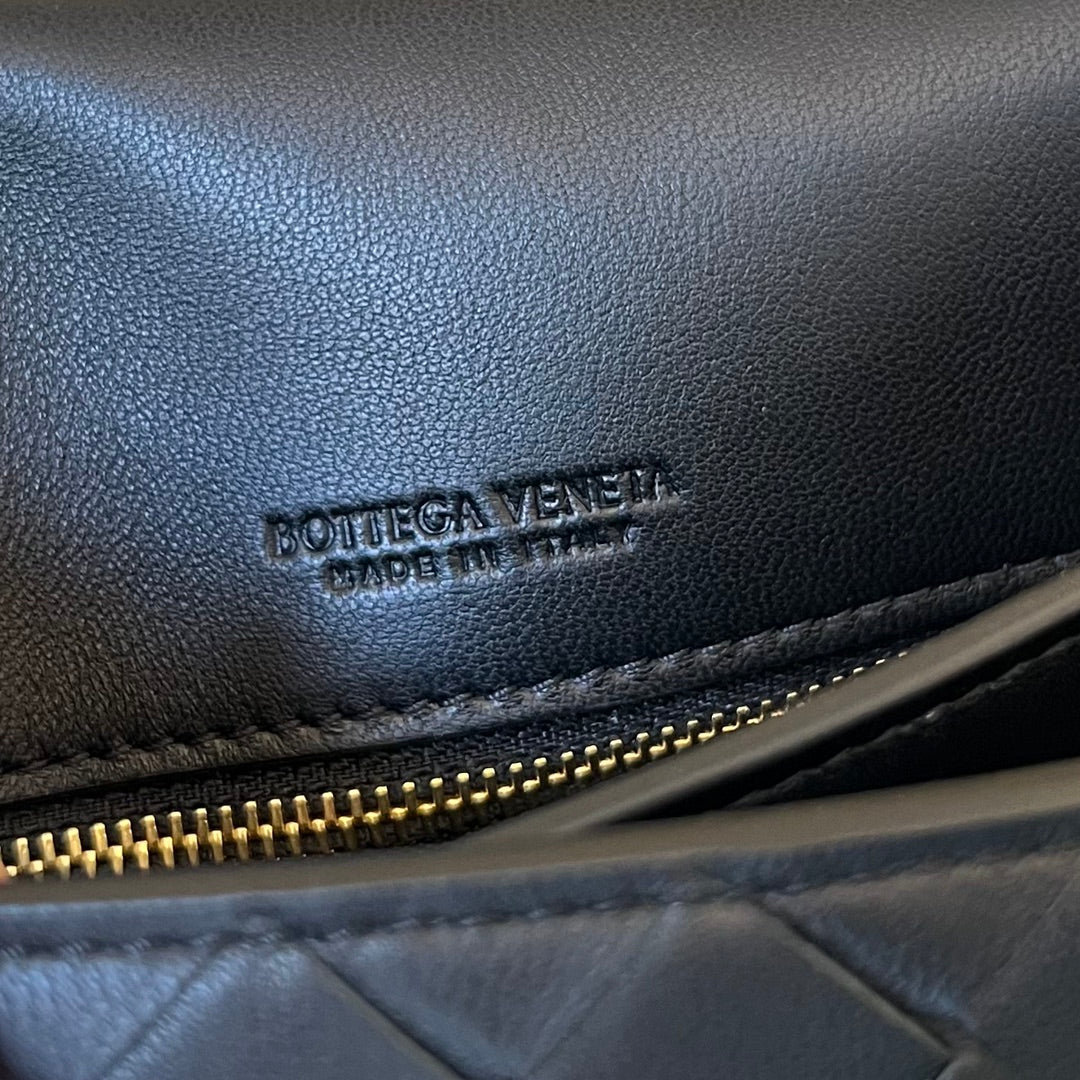 Bottega Veneta BV Mini Crossbody Bag 19cm Black Calfskin Ghw