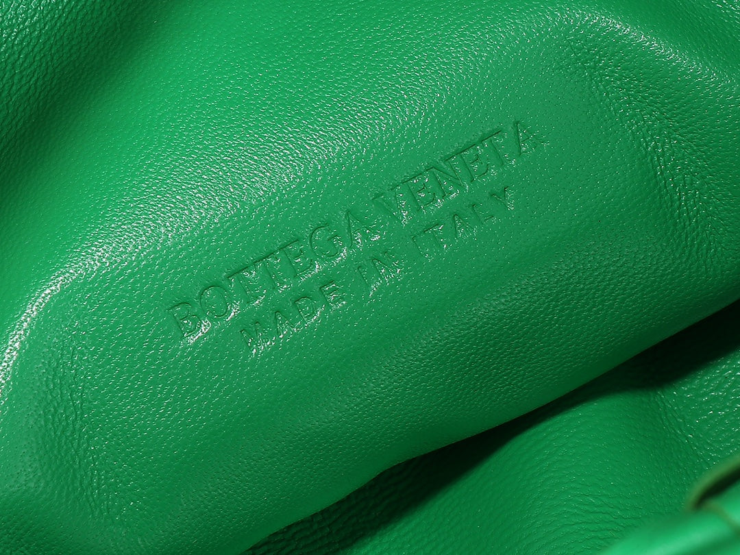 Bottega Veneta bv teen jodie 36cm green lambskin