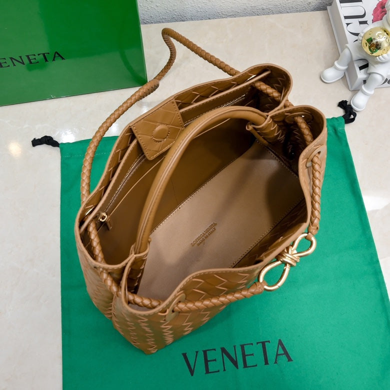 Bottega Veneta bv medium andiamo 32 brown lambskin