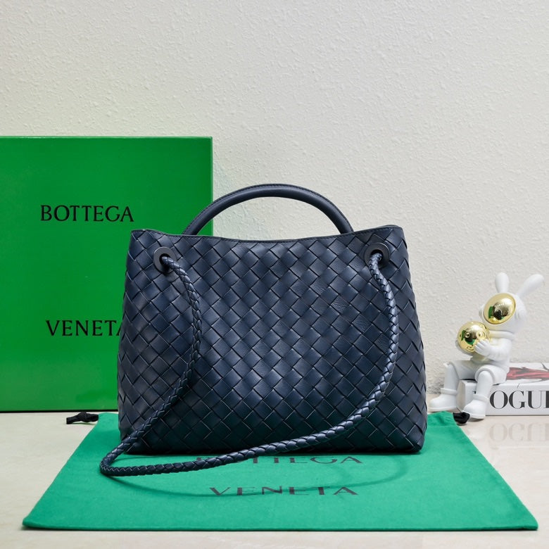 Bottega Veneta bv medium andiamo 32 dark blue lambskin