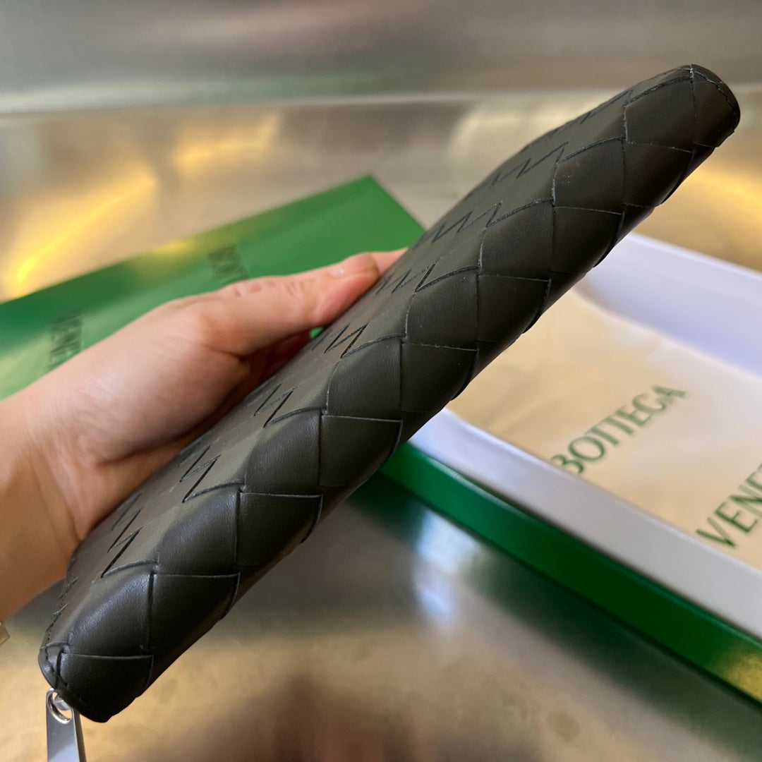 Bottega Veneta INTRECCIATO 19 WALLET IN BLACK CALFSKIN