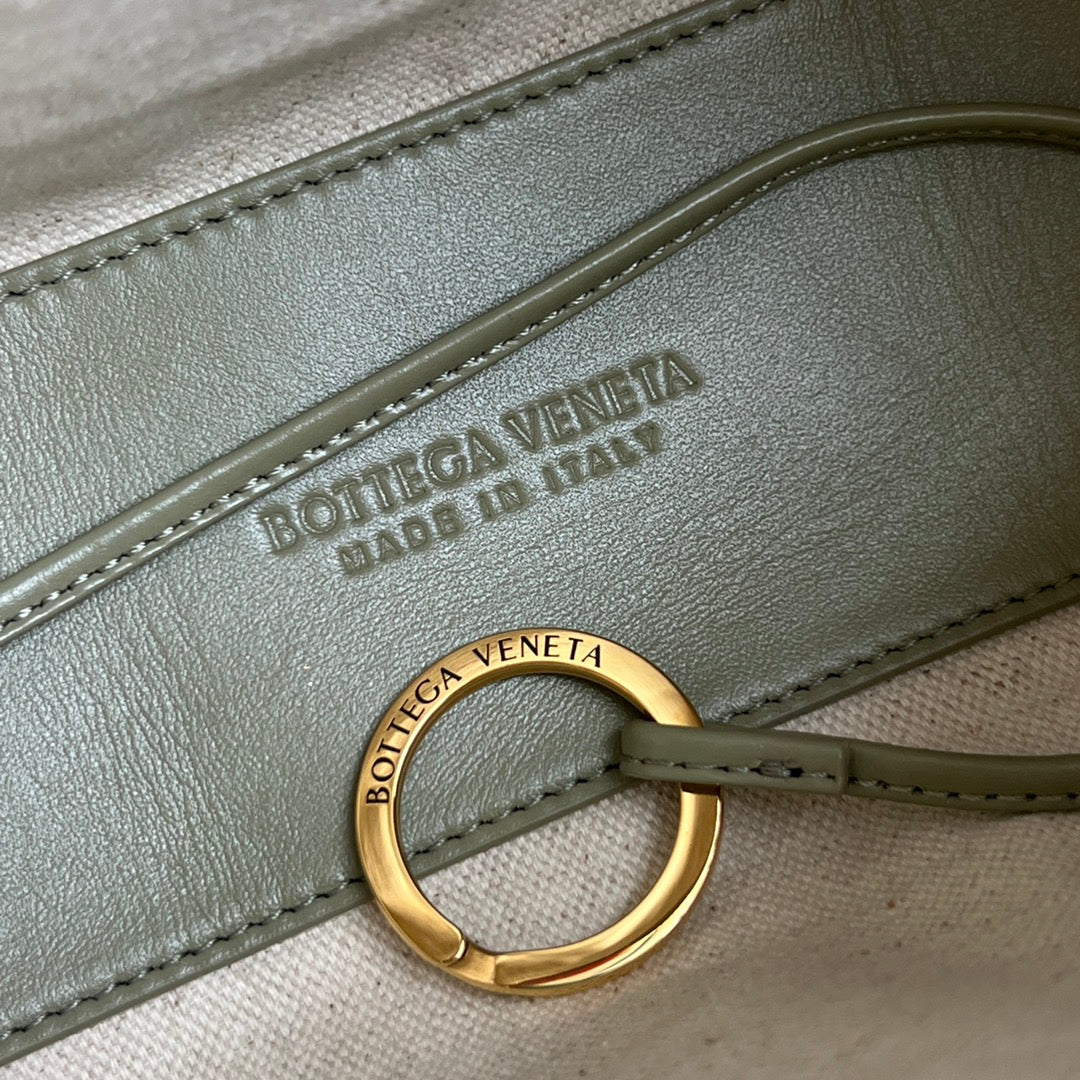 Bottega Veneta BV Loop Top Handle 19cm Green Beige Lambskin