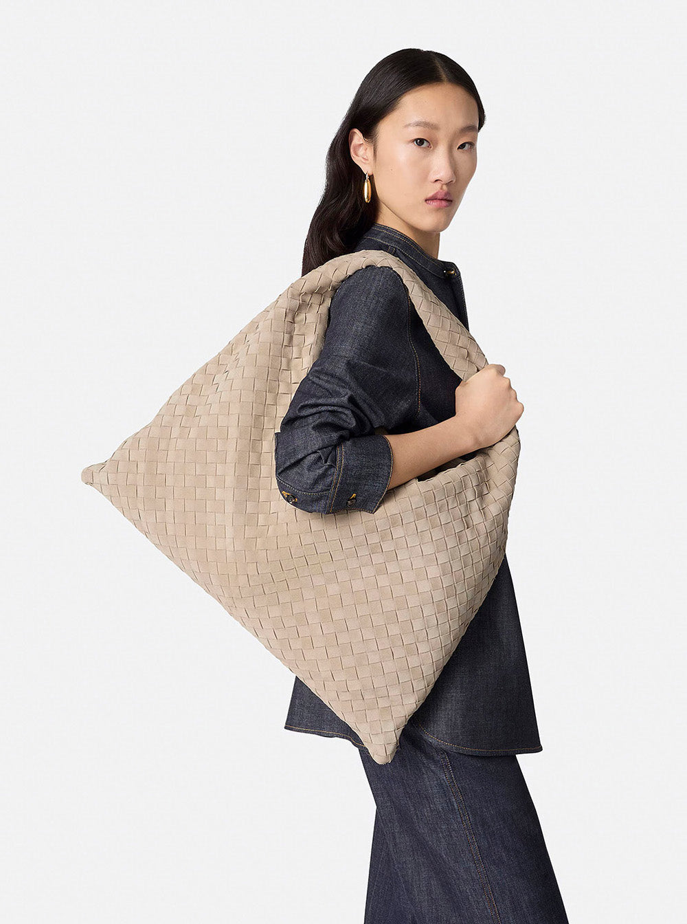 Bottega Veneta Women 'Hop' Beige Large Shoulder Bag With Intrecciato Motif And Magnetic Closure In Suede Woman