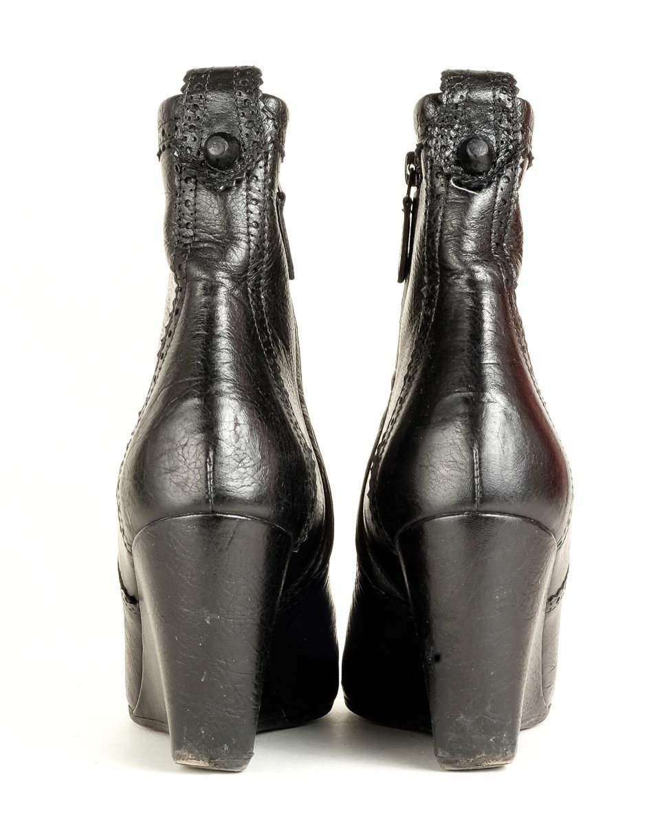 Balenciaga Black Leather Round Toe Booties 39.5