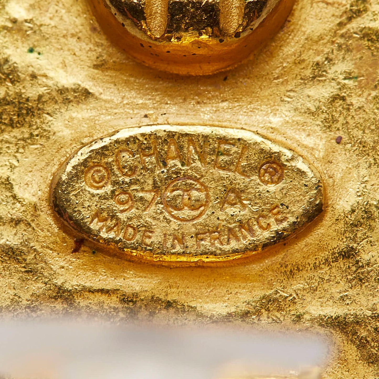 Chanel CC Rhombus Clip On Earrings (SHG-jiimEh)