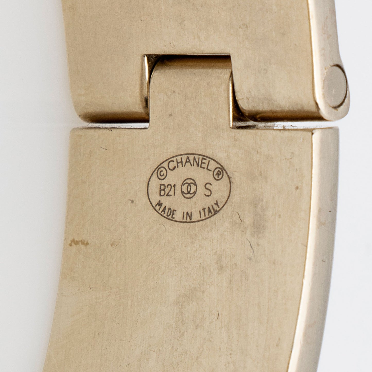 Chanel Leather CC Turnlock Narrow Cuff Bracelet (SHF-yDVGhV)