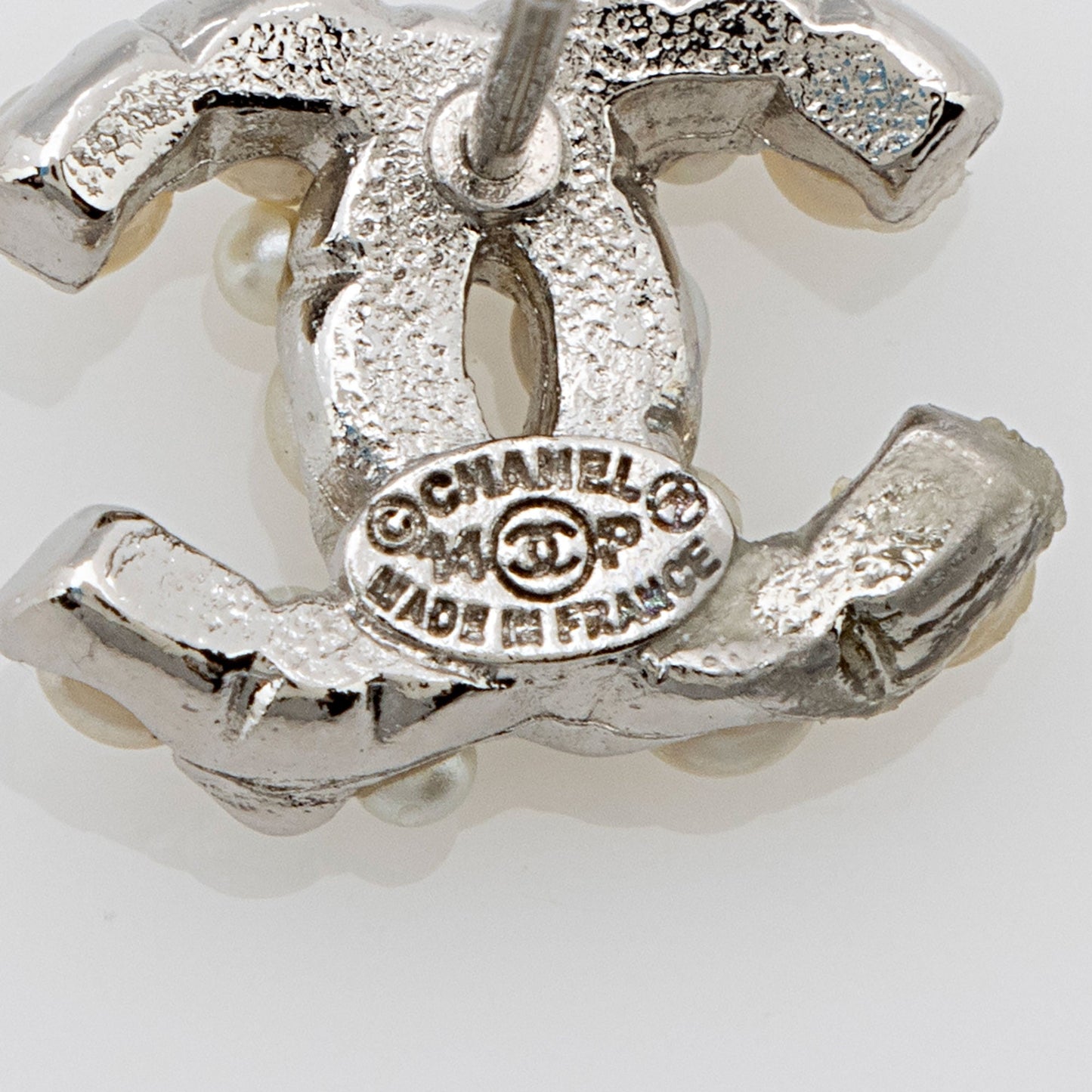 Chanel Pearl CC Mini Stud Earrings (SHF-jCWS3U)