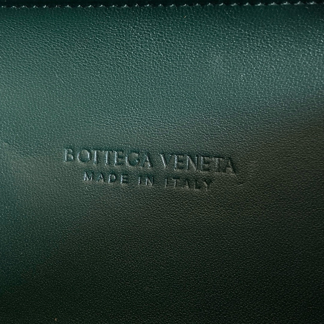 Bottega Veneta BV VETENA KNOT 19 GREEN