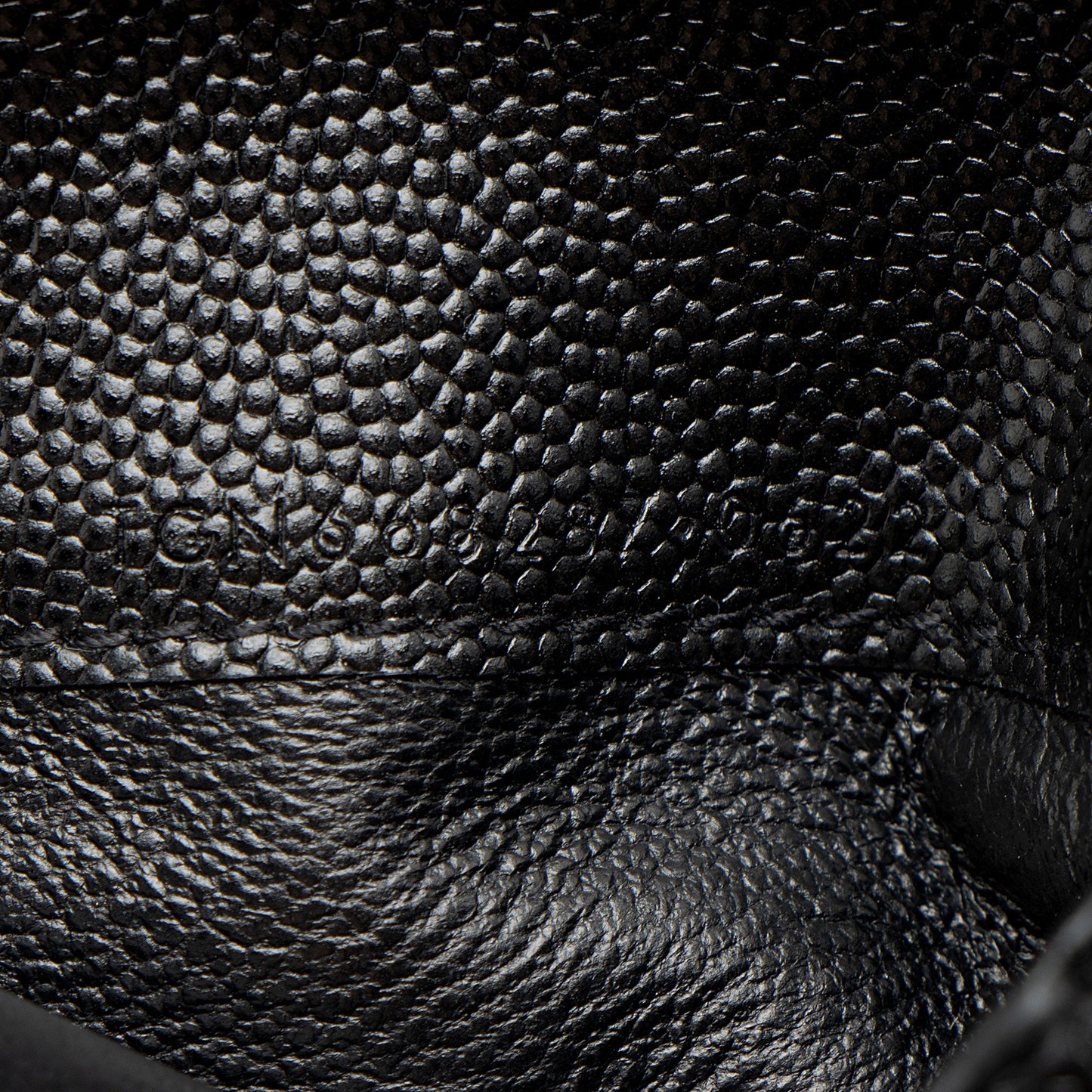 Saint Laurent Grain de Poudre Monogram Cassandre Fragments Bifold Wallet (SHF-hsZlQk)