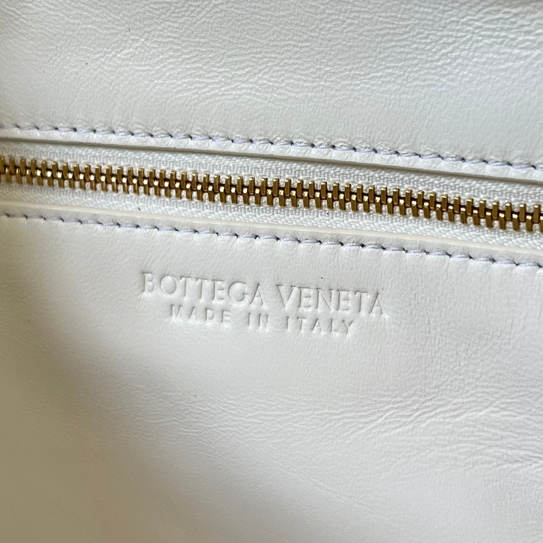 Bottega Veneta BV GETAWAY SMALL 23CM WHITE LAMBSKIN