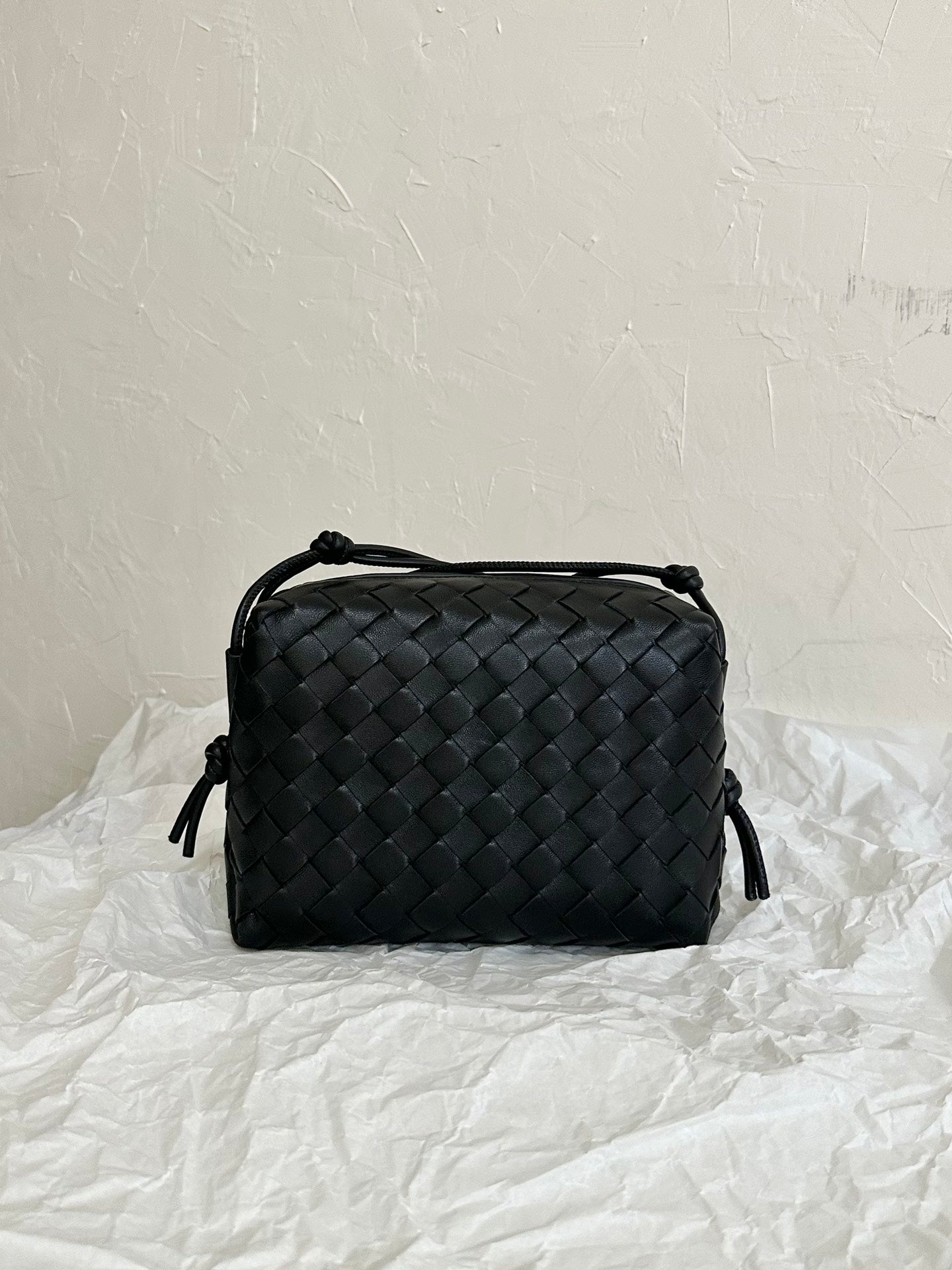 Bottega Veneta BV LOOP SMALL 23CM BLACK CALFSKIN