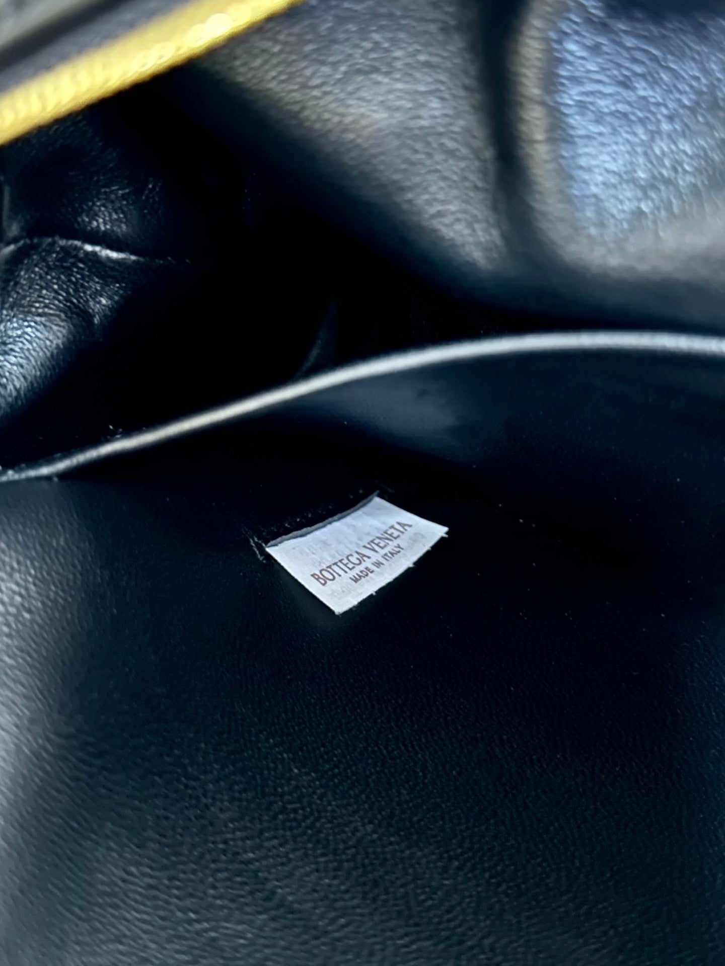 Bottega Veneta BV LOOP SMALL 23CM BLACK CALFSKIN