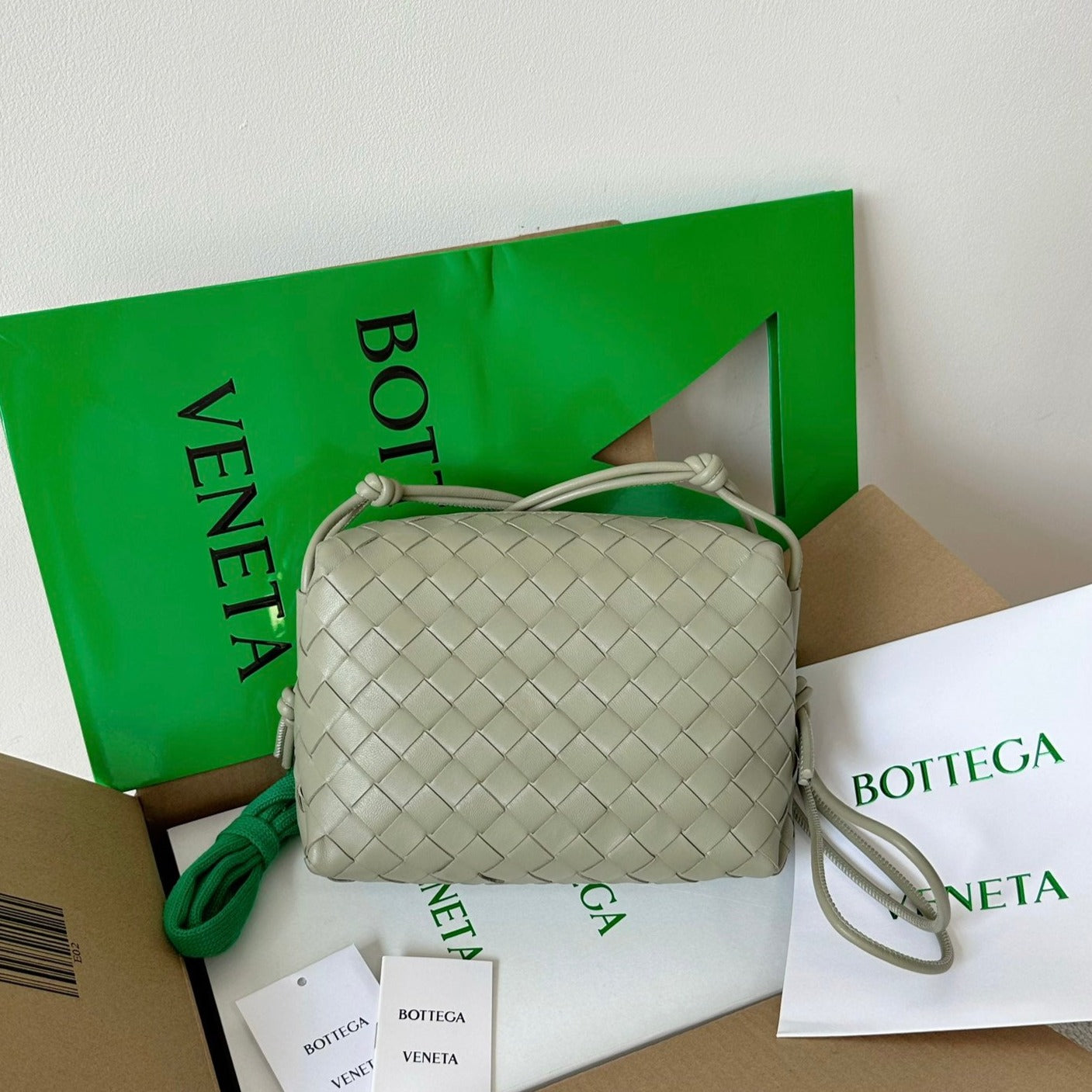 Bottega Veneta BV LOOP SMALL 23CM KHAKI CALFSKIN