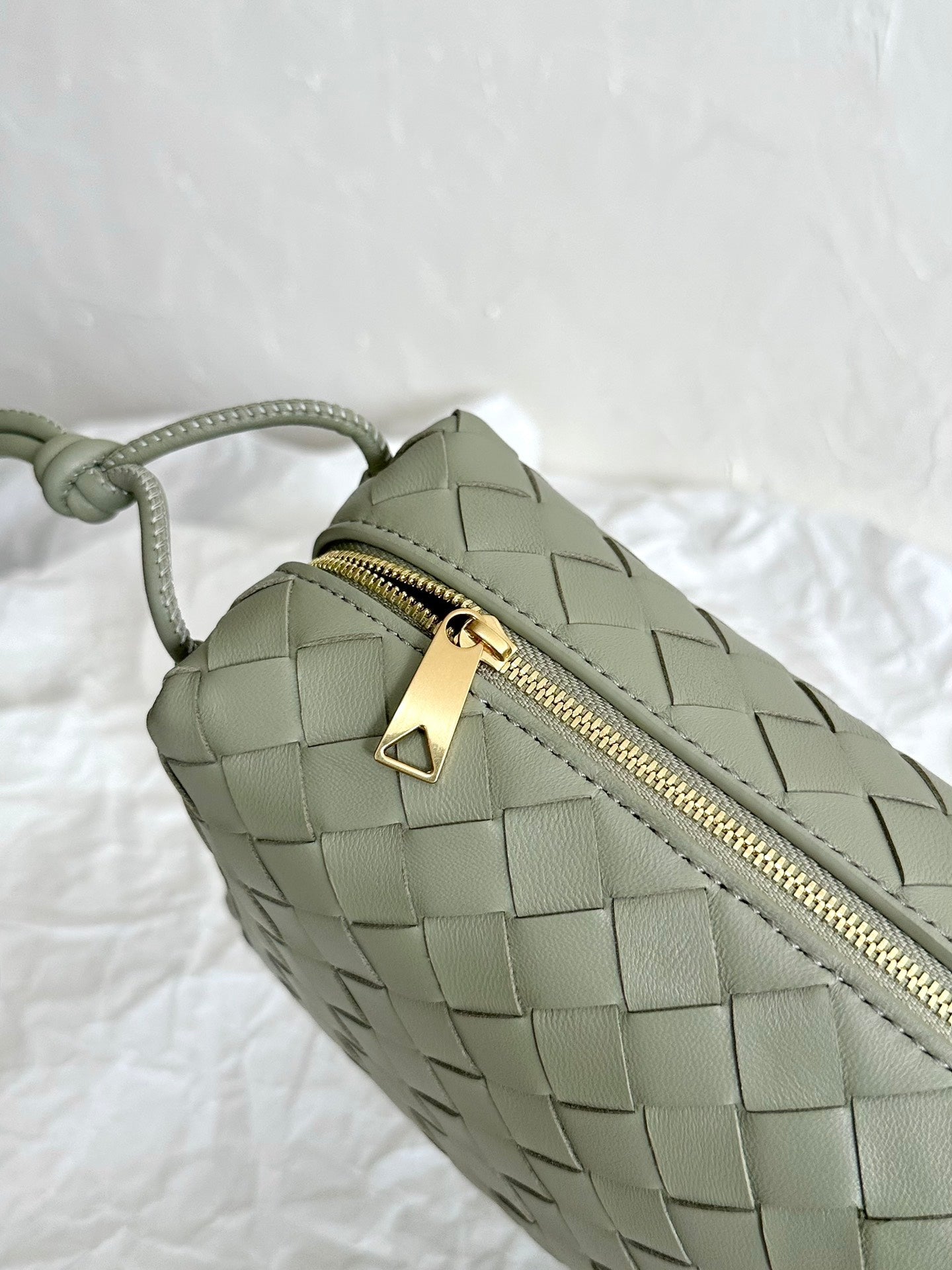 Bottega Veneta BV LOOP SMALL 23CM KHAKI CALFSKIN