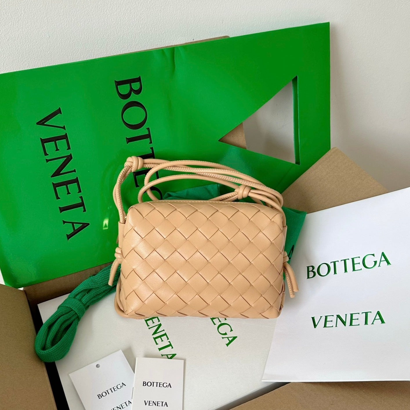 Bottega Veneta BV LOOP MINI 17CM BEIGE CALFSKIN