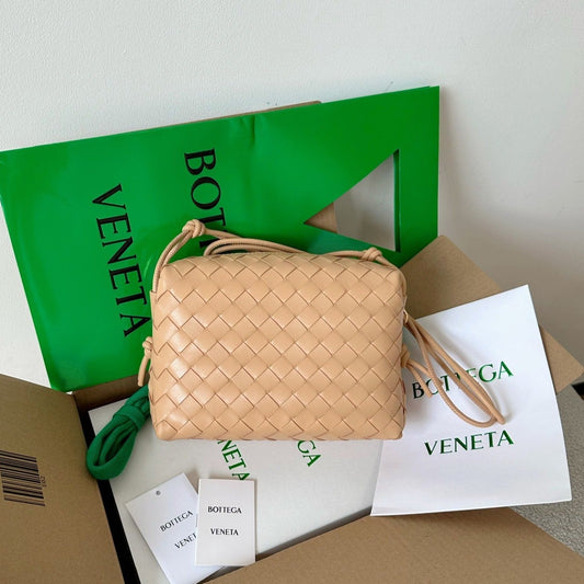 Bottega Veneta BV LOOP SMALL 23CM BEIGE CALFSKIN
