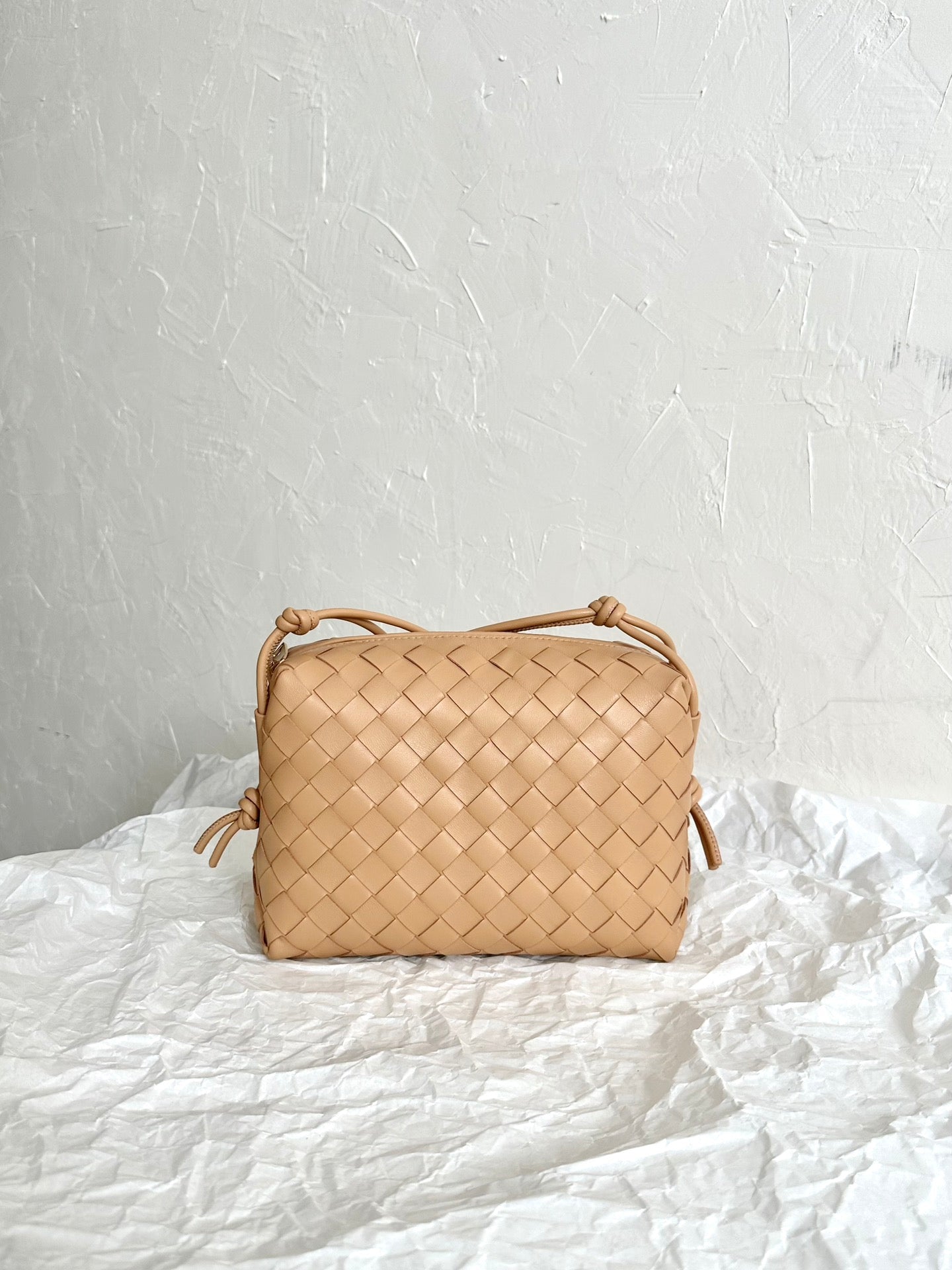 Bottega Veneta BV LOOP SMALL 23CM BEIGE CALFSKIN