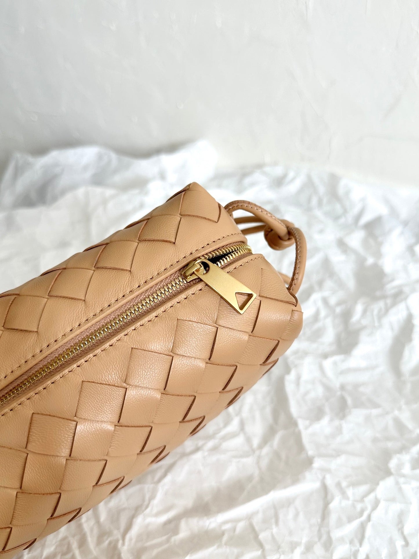 Bottega Veneta BV LOOP SMALL 23CM BEIGE CALFSKIN