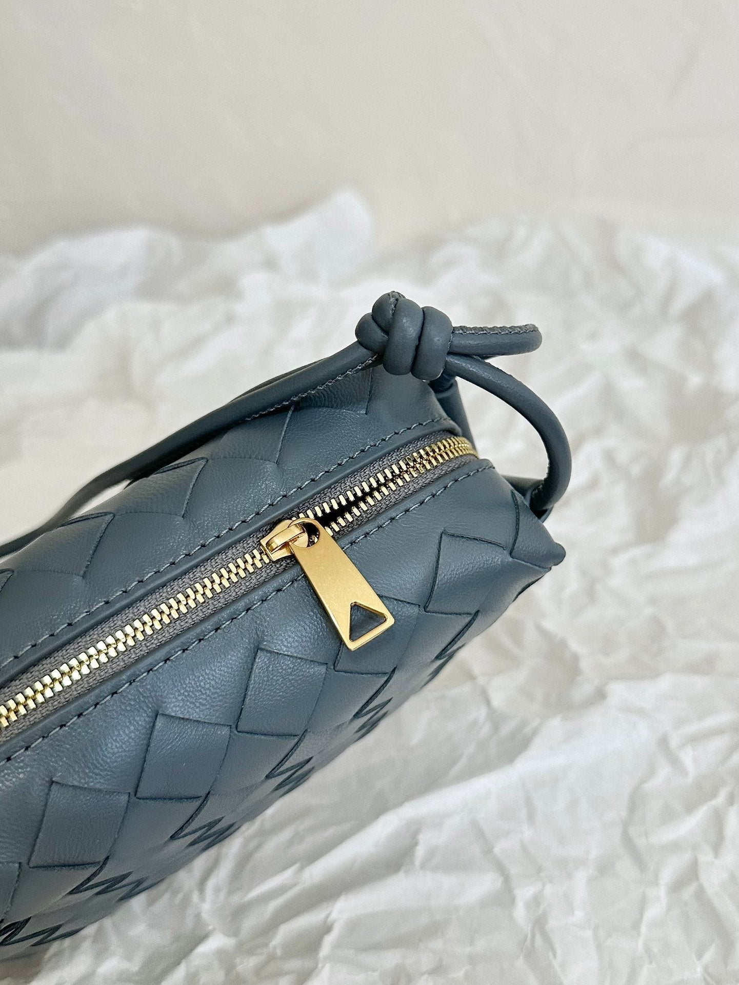 Bottega Veneta BV LOOP MINI 17CM GREY CALFSKIN