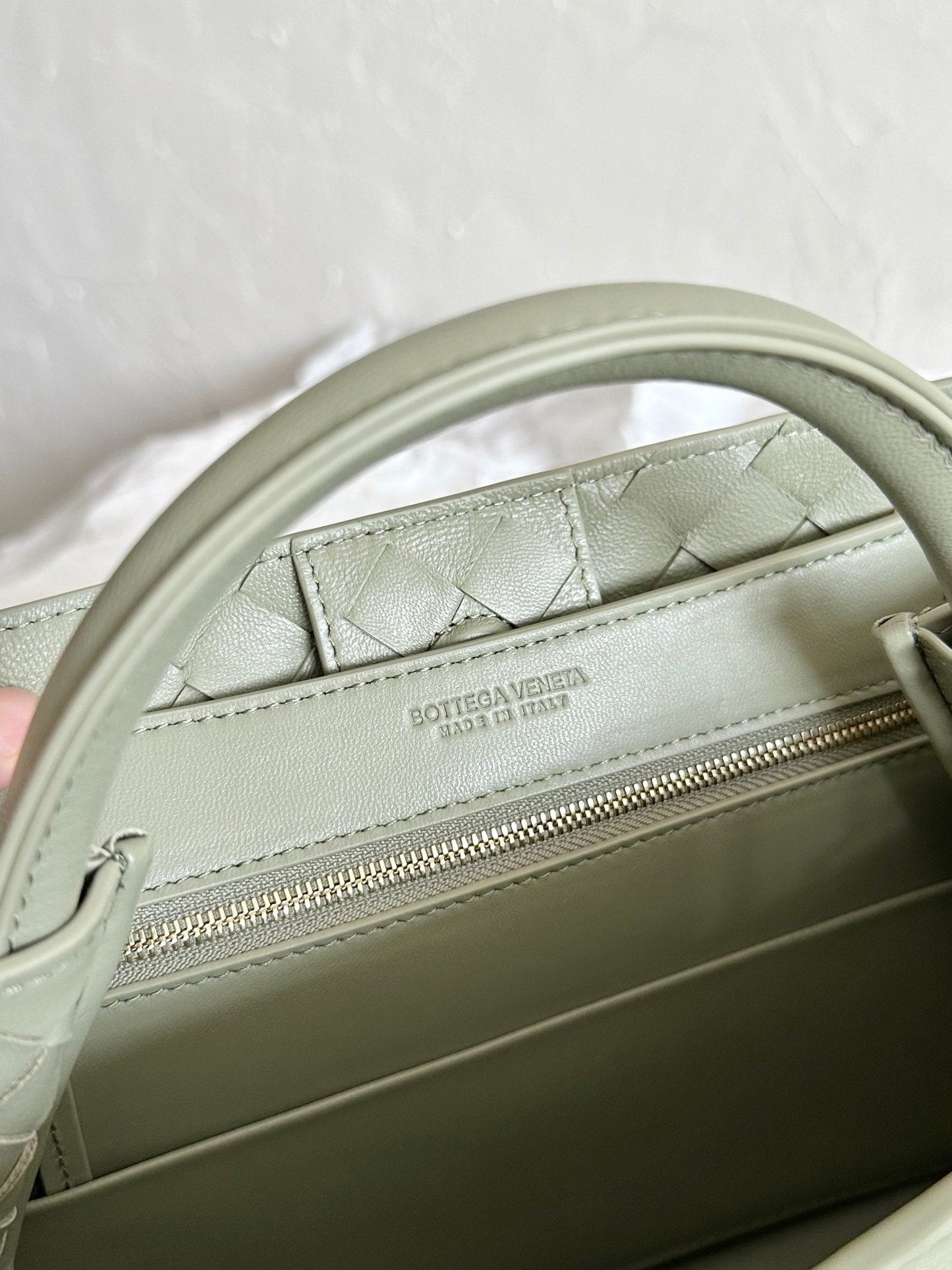 Bottega Veneta BV SMALL ANDIAMO 25CM LIGHT GREEN LAMBSKIN