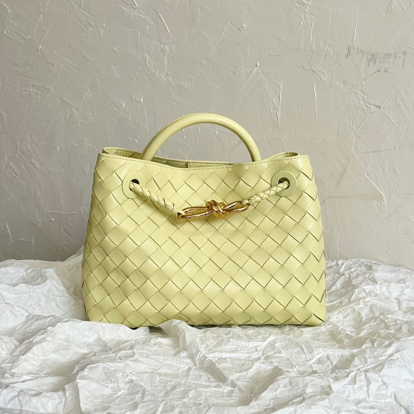 Bottega Veneta BV SMALL ANDIAMO 25CM LIGHT YELLOW LAMBSKIN