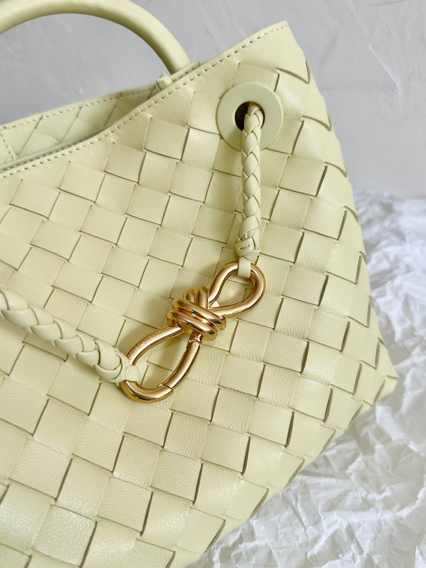 Bottega Veneta BV SMALL ANDIAMO 25CM LIGHT YELLOW LAMBSKIN