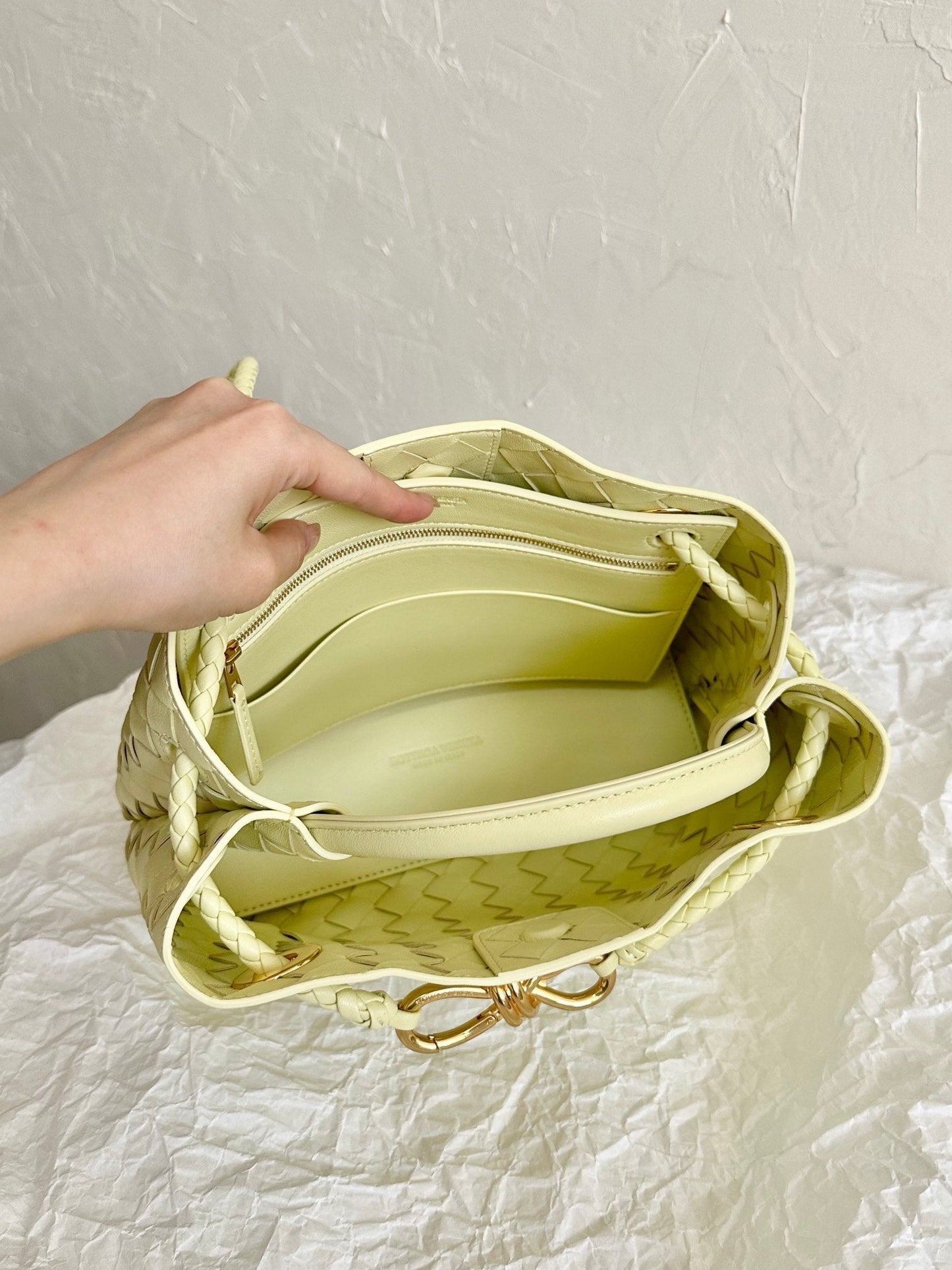 Bottega Veneta BV SMALL ANDIAMO 25CM LIGHT YELLOW LAMBSKIN