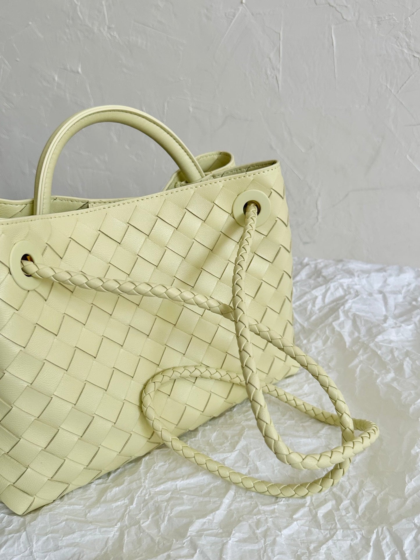 Bottega Veneta BV SMALL ANDIAMO 25CM LIGHT YELLOW LAMBSKIN