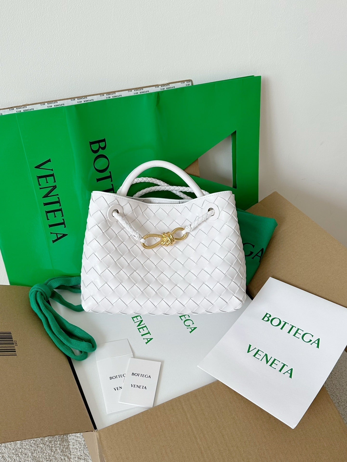 Bottega Veneta BV SMALL ANDIAMO 25CM WHITE LAMBSKIN
