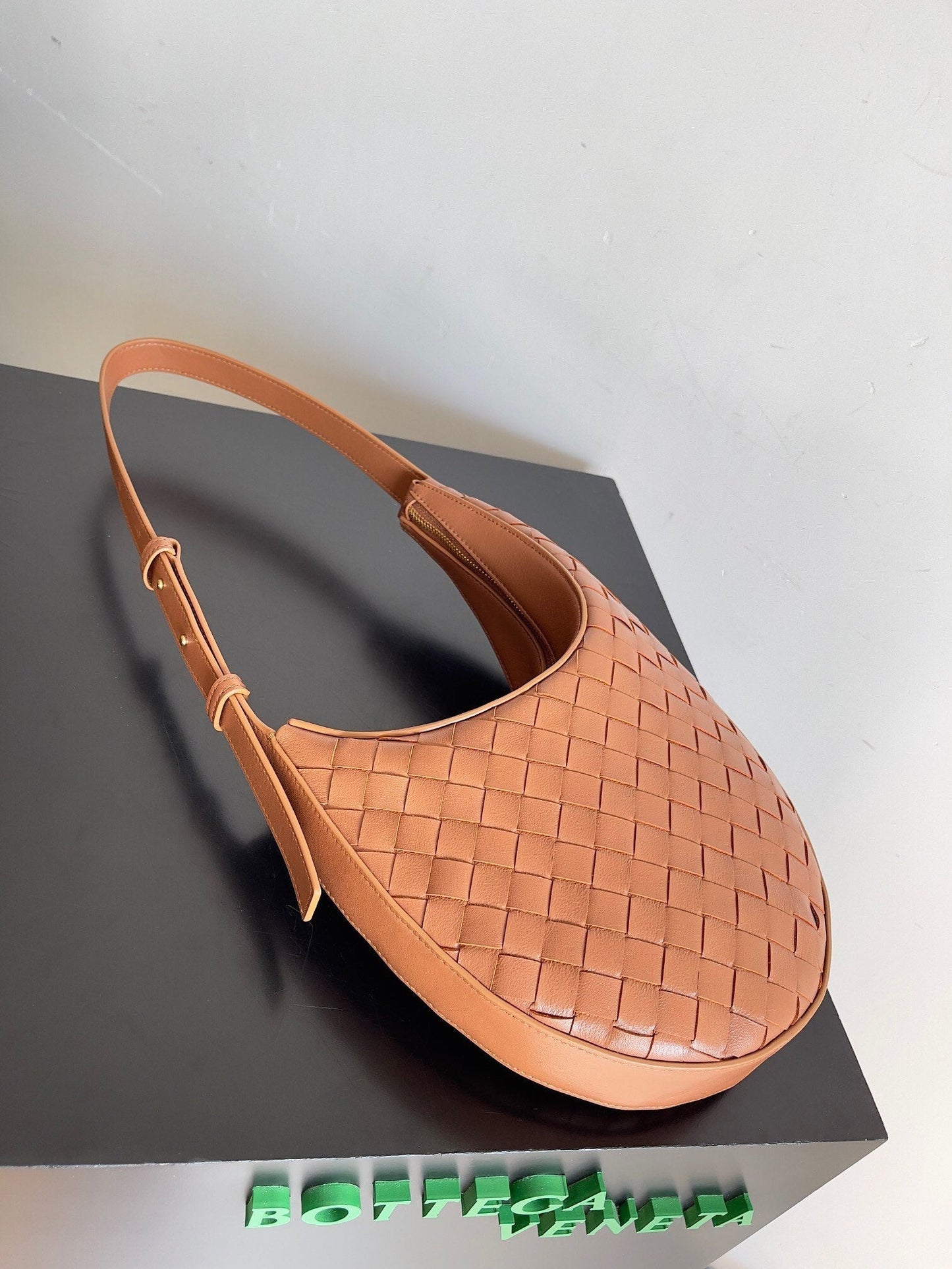 Bottega Veneta BV SMALL DROP 32CM BROWN LAMBSKIN