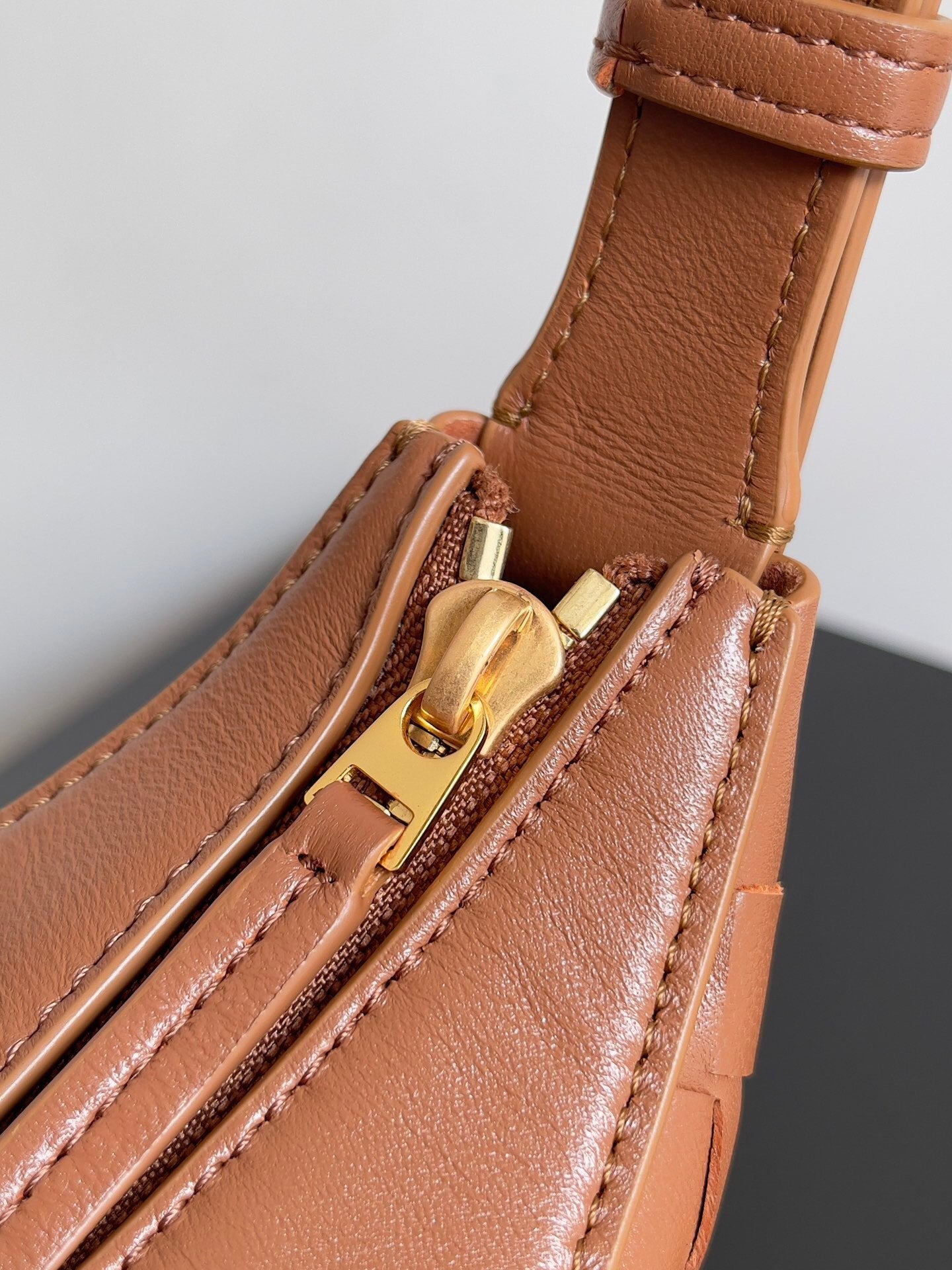 Bottega Veneta BV SMALL DROP 32CM BROWN LAMBSKIN