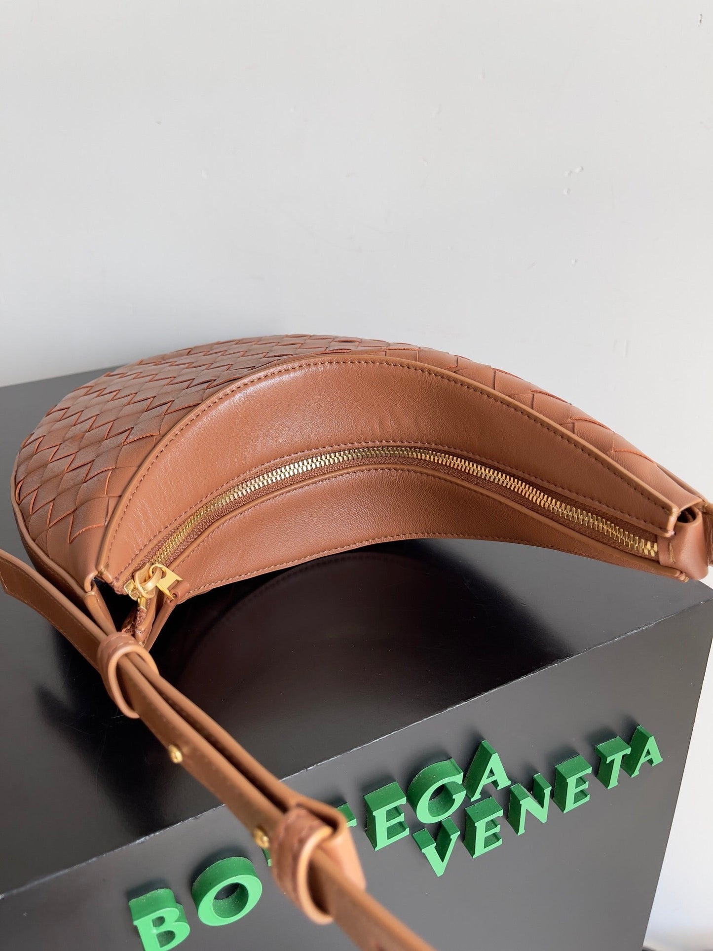 Bottega Veneta BV SMALL DROP 32CM BROWN LAMBSKIN