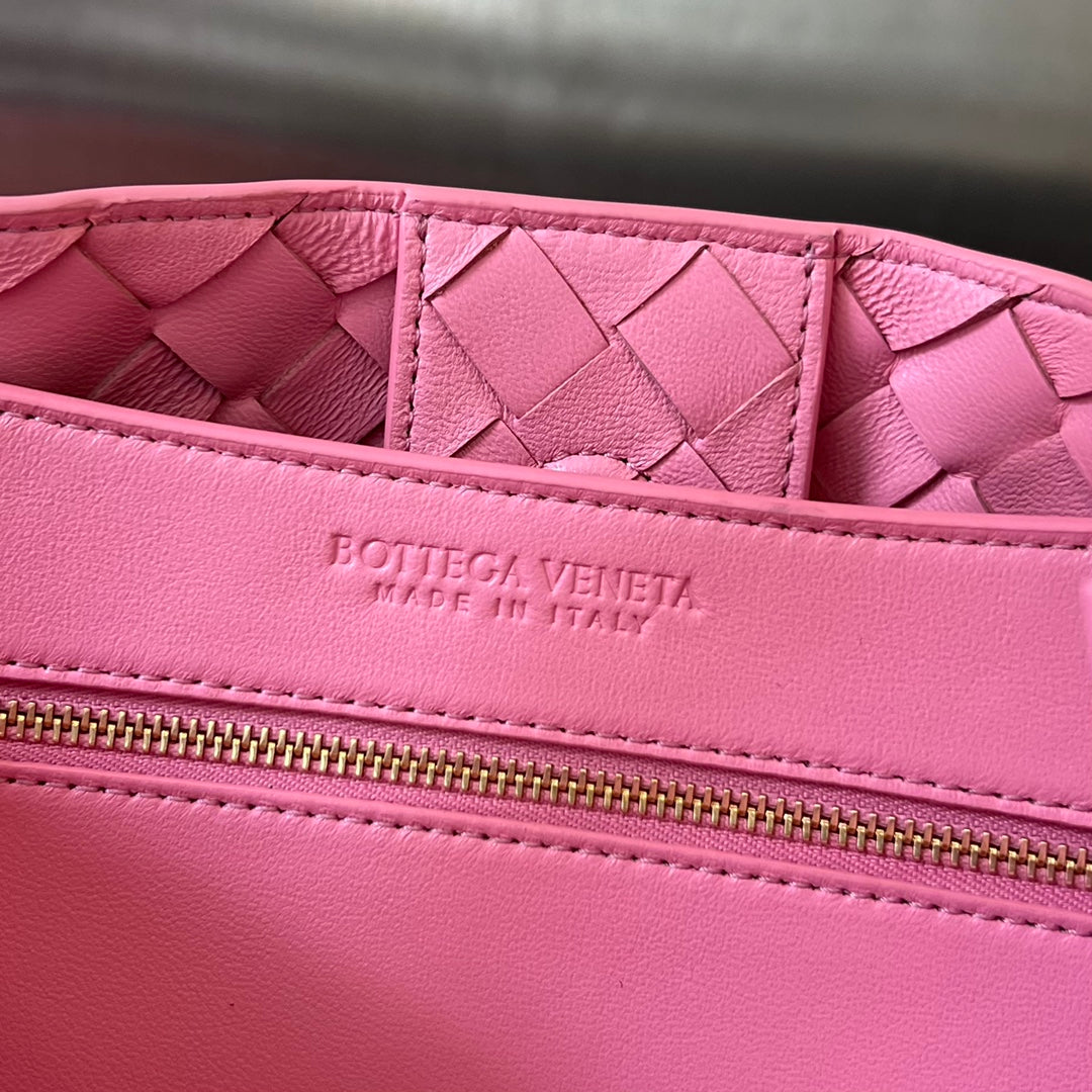 Bottega Veneta BV MEDIUM ANDIAMO 32CM PINK LAMBSKIN
