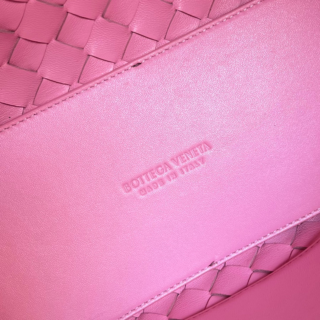 Bottega Veneta BV MEDIUM ANDIAMO 32CM PINK LAMBSKIN