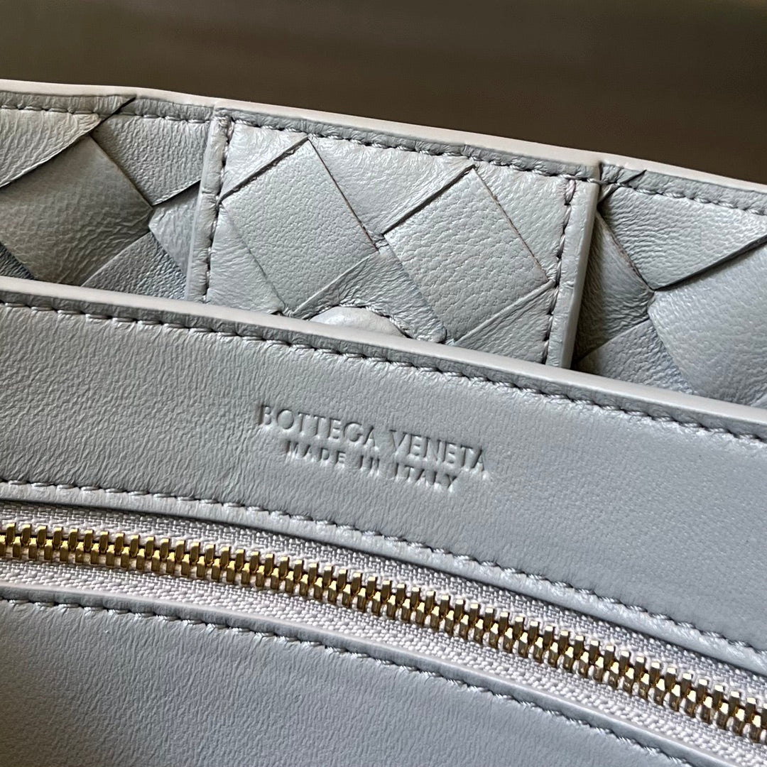 Bottega Veneta BV SMALL ANDIAMO 25CM GREY LAMBSKIN