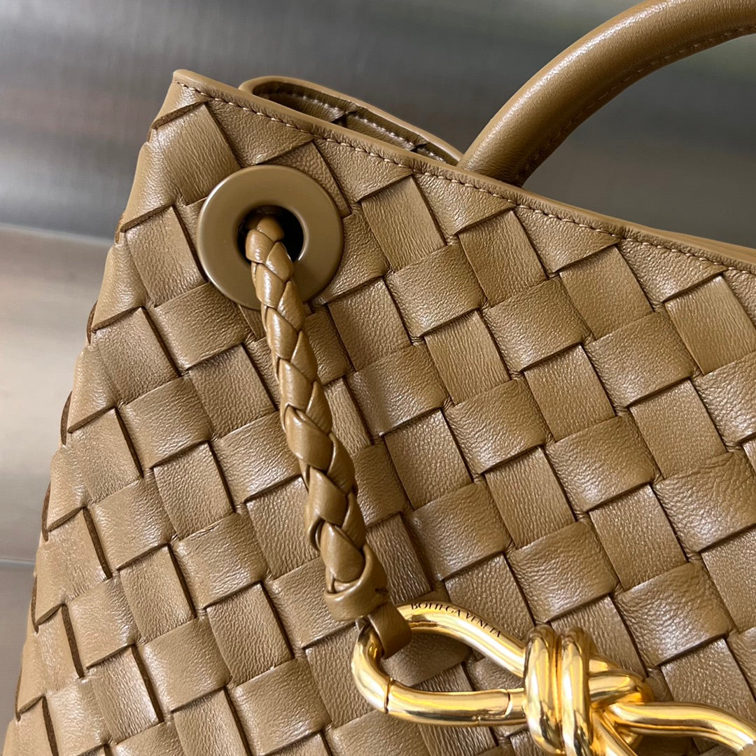 Bottega Veneta BV SMALL ANDIAMO 25CM BROWN LAMBSKIN