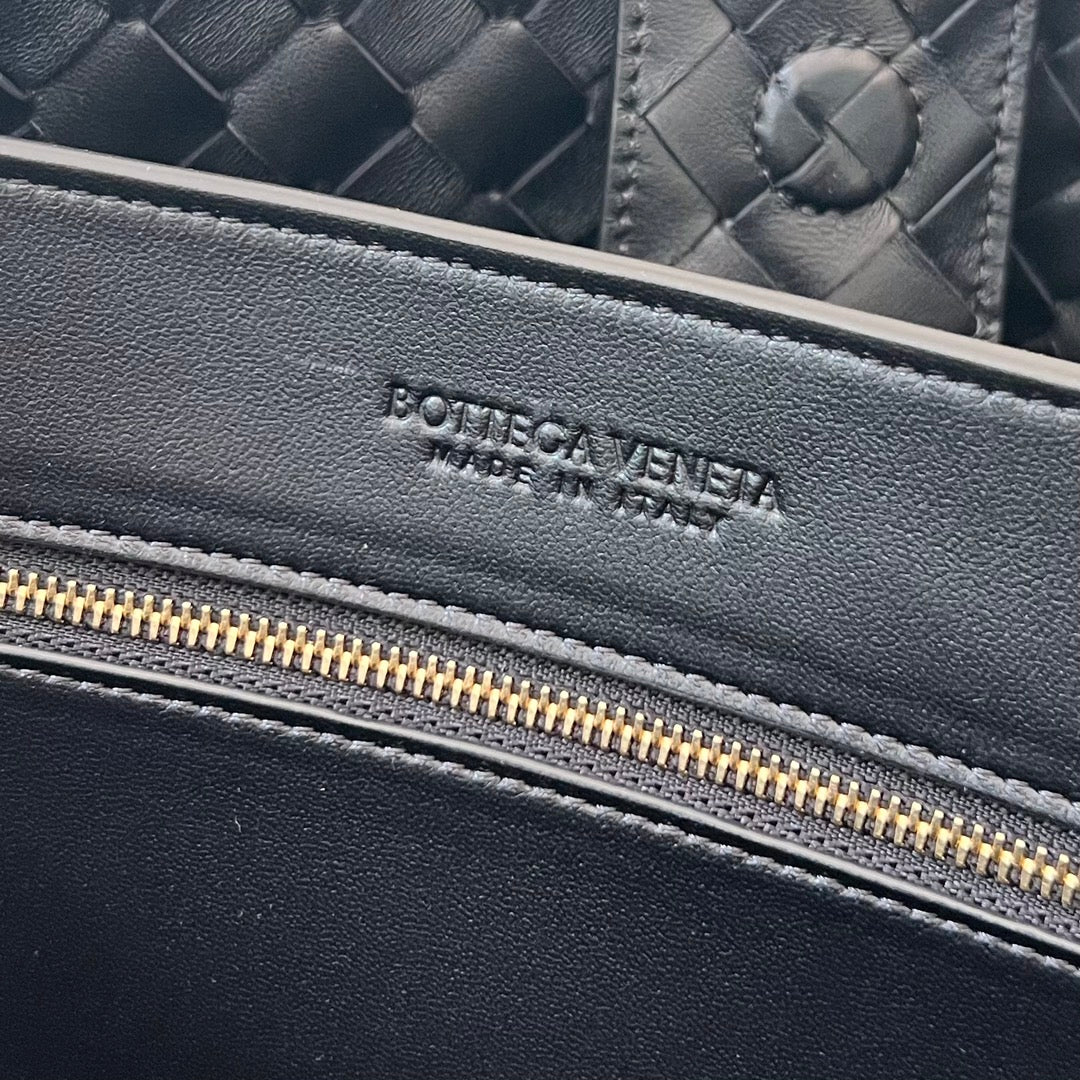 Bottega Veneta BV LARGE ANDIAMO 45CM BLACK LAMBSKIN