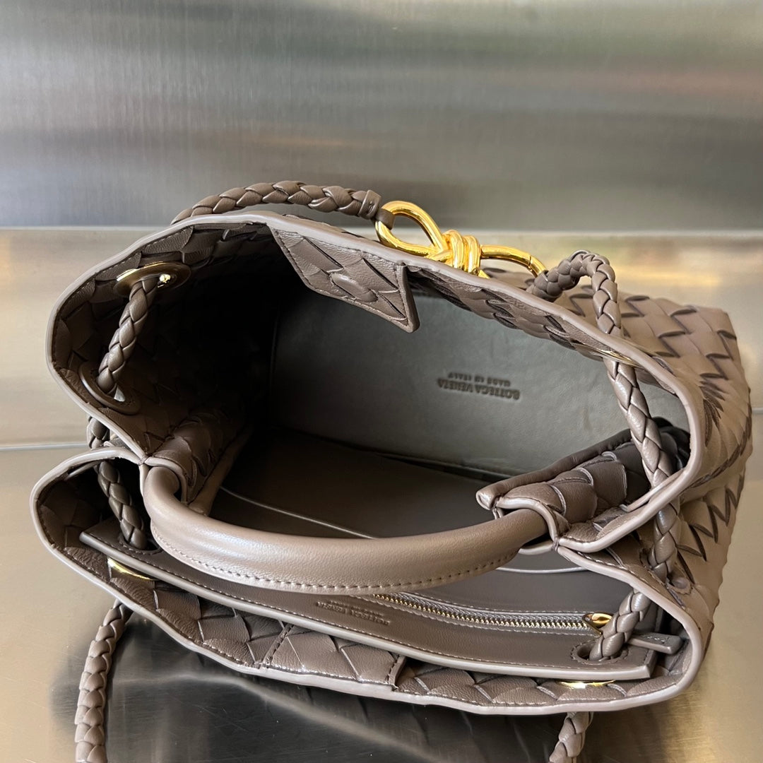 Bottega Veneta BV SMALL ANDIAMO 25CM CHOCOLATE LAMBSKIN