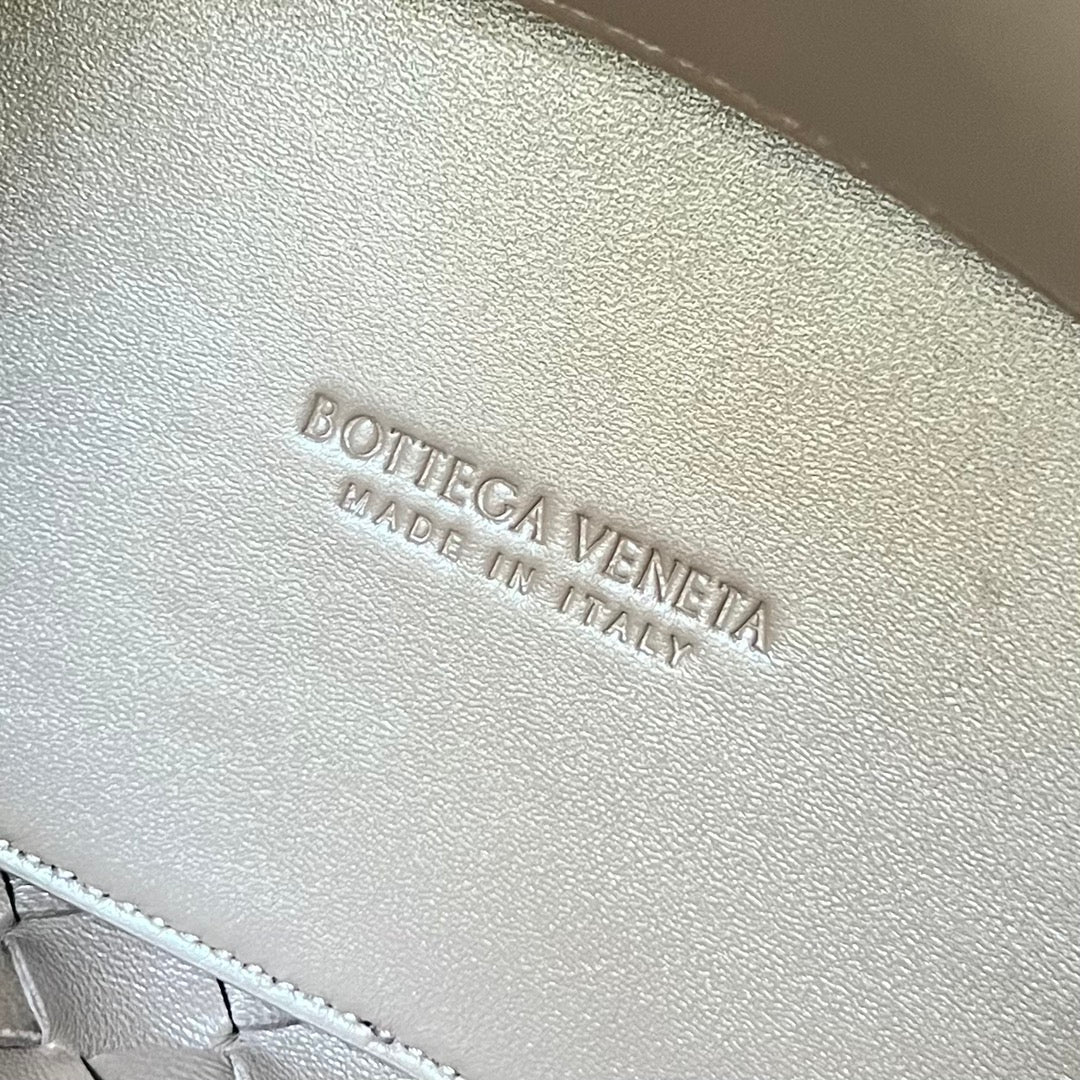 Bottega Veneta BV SMALL ANDIAMO 25CM CHOCOLATE LAMBSKIN