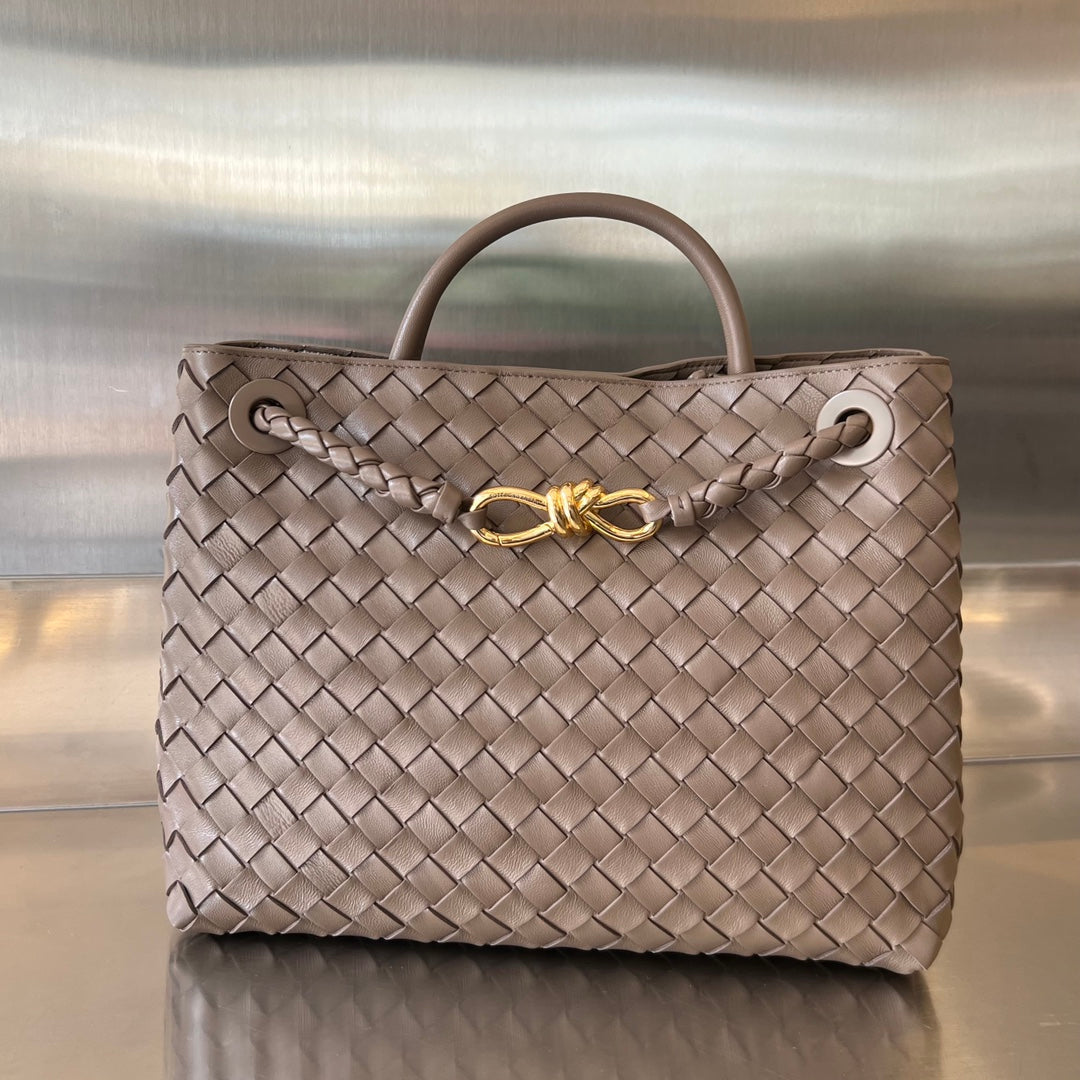 Bottega Veneta BV MEDIUM ANDIAMO 32CM CHOCOLATE LAMBSKIN
