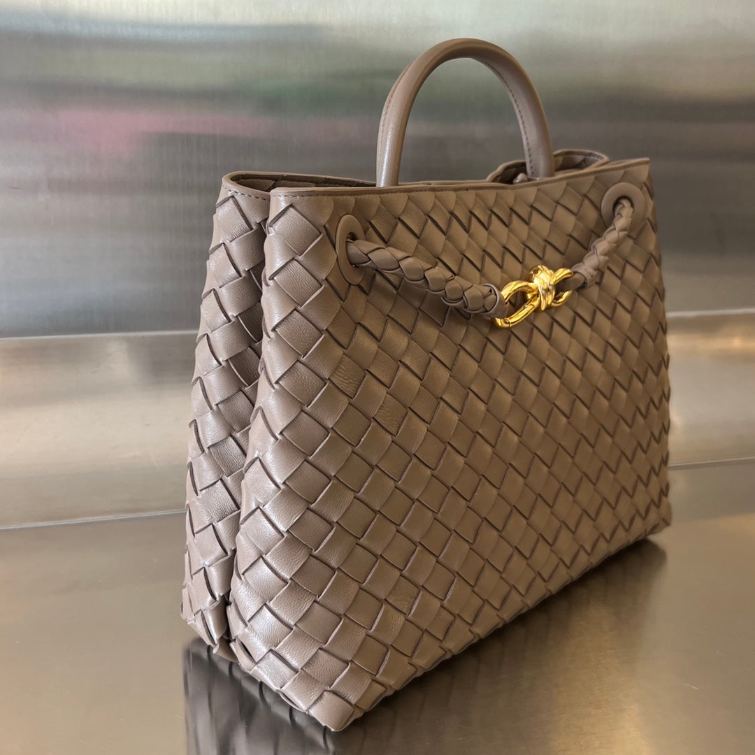 Bottega Veneta BV MEDIUM ANDIAMO 32CM CHOCOLATE LAMBSKIN